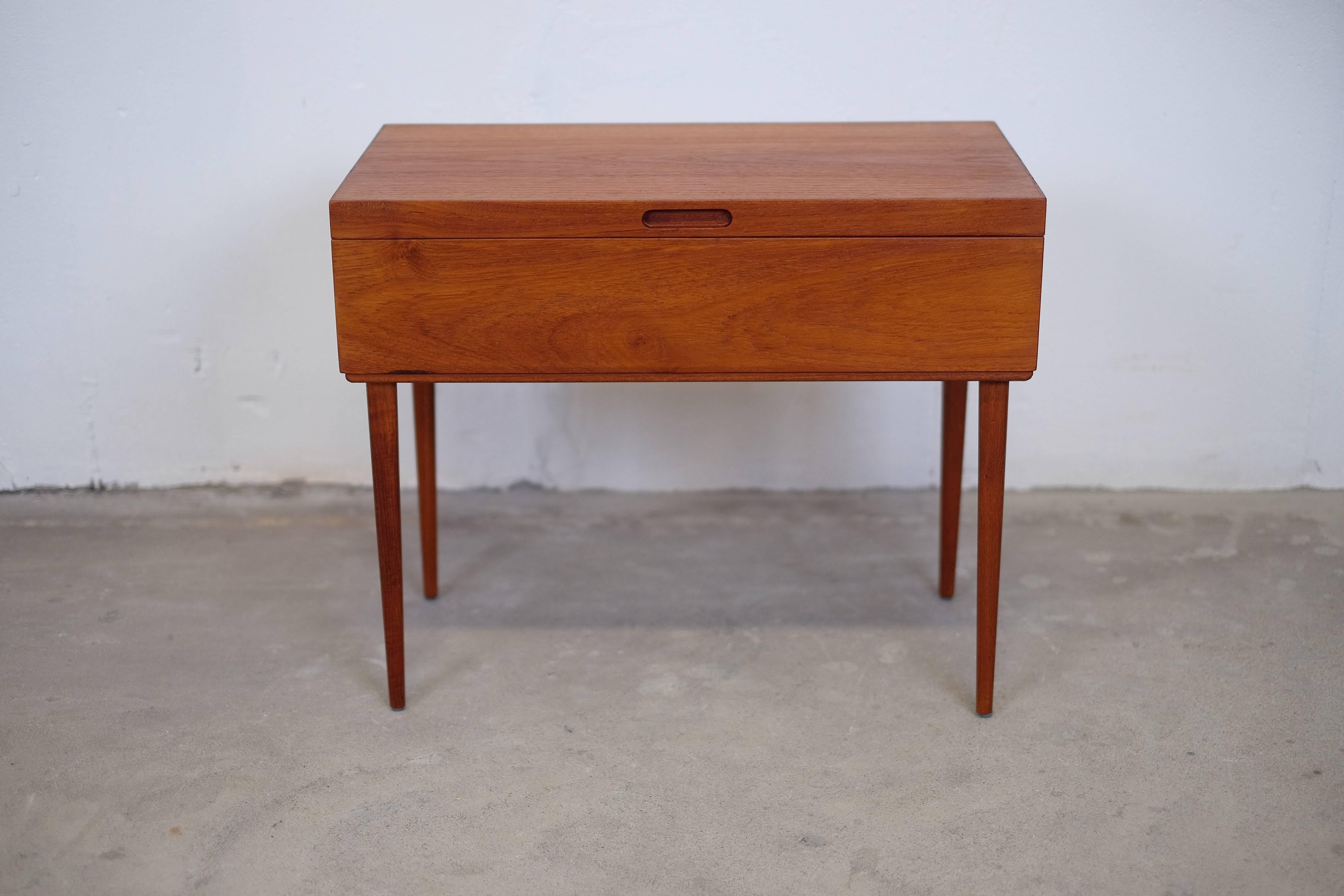 Elegant Sewing Table in Teak, Danish Design 4