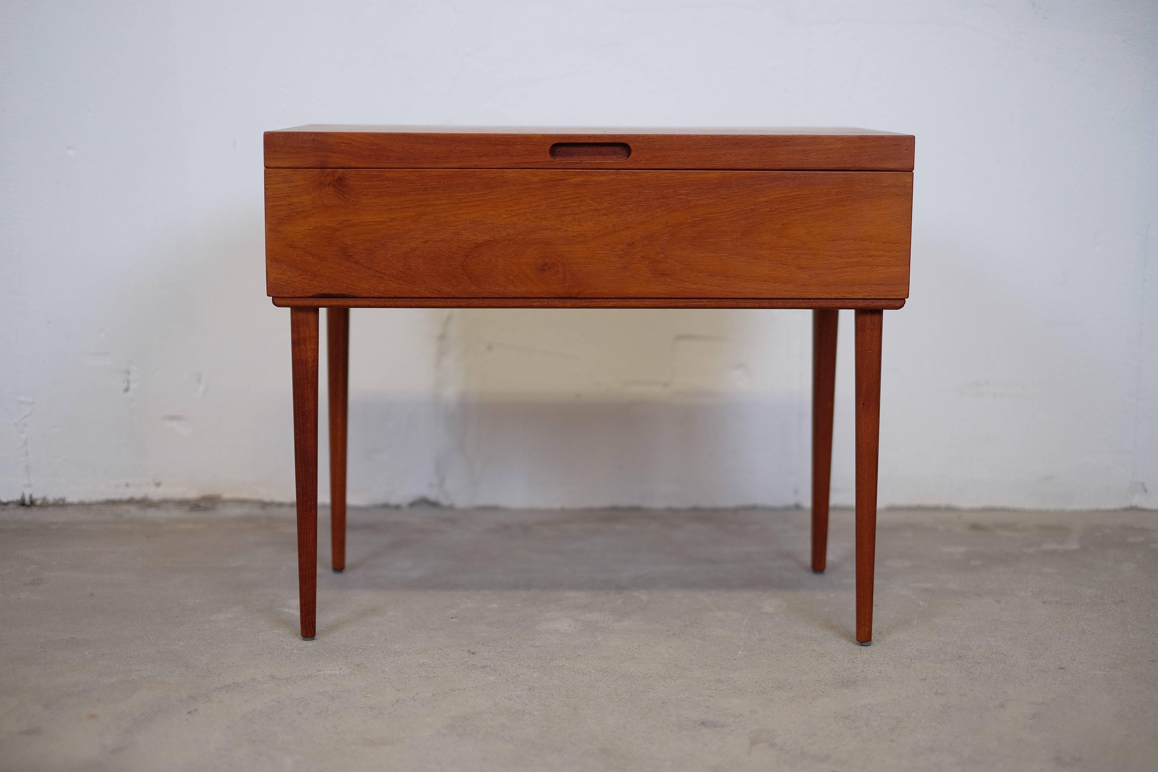 Elegant Sewing Table in Teak, Danish Design 3
