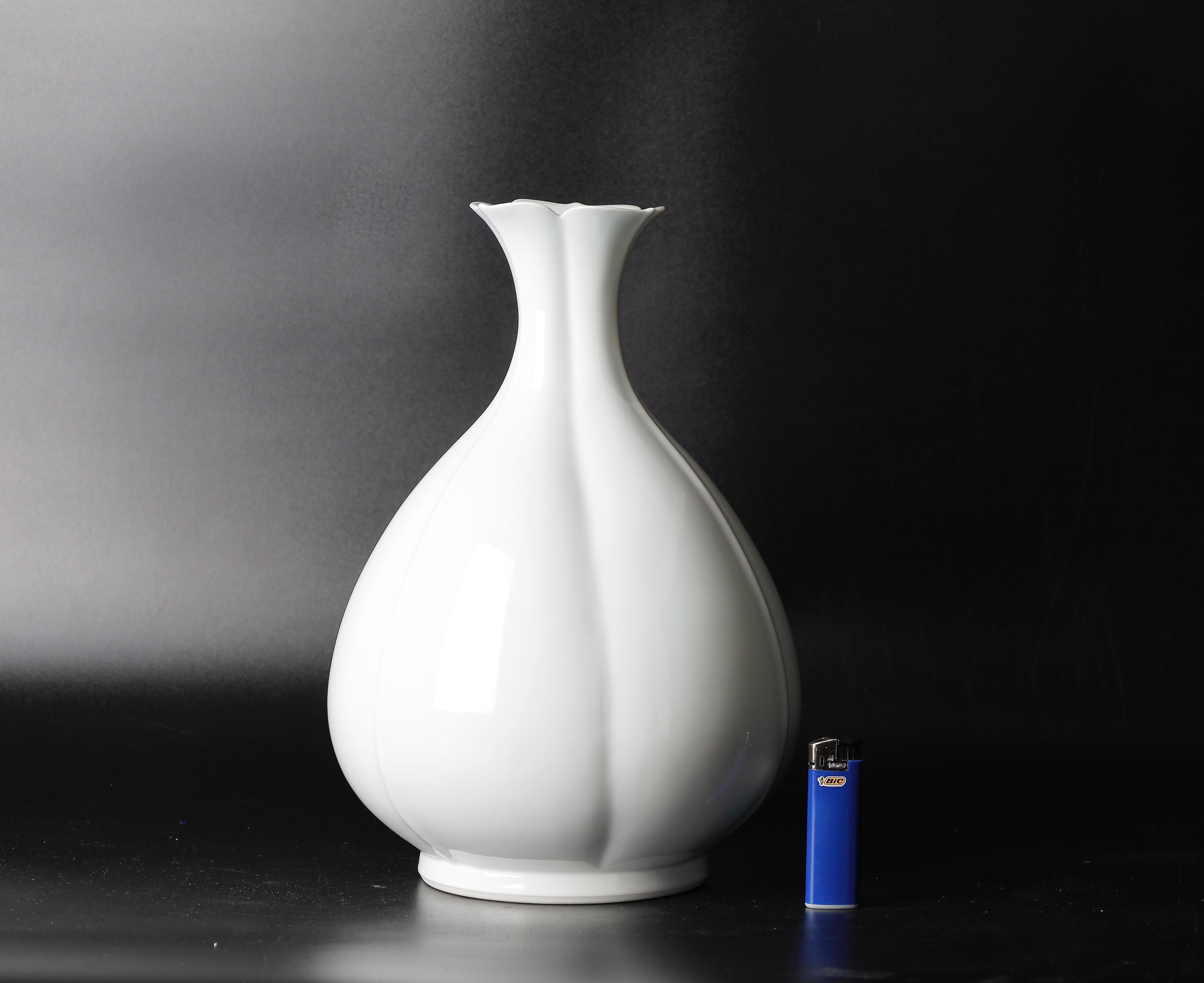 Japanese Elegant Shape Contemporary Porcelain Vase by Nishiyama Tadashi