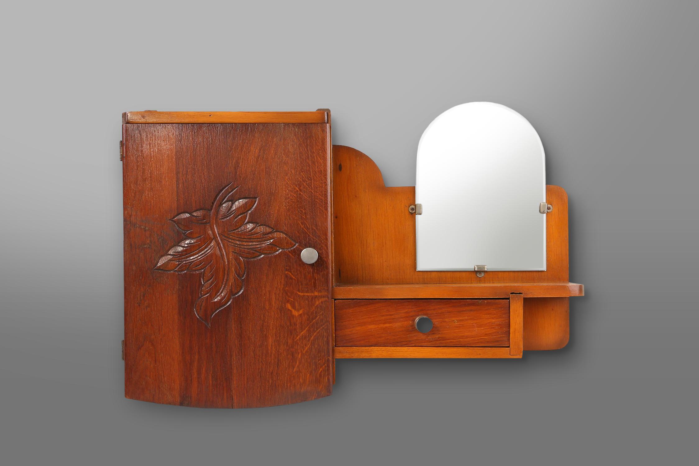 France / 1900 / shaving or medicine cabinet / wood with mirror / vintage / design

Beautiful shaving or medicine cabinet with special rounded door, made in France around 1900. Crafted in warm wood with round details and carvings on the door. This
