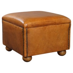 Elegant sheep leather ottoman with spherical legs