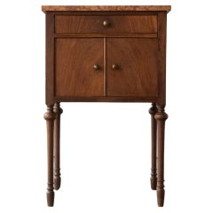 Eleganter Beistellschrank aus Nussbaum und rotem Marmor, 1920er Jahre