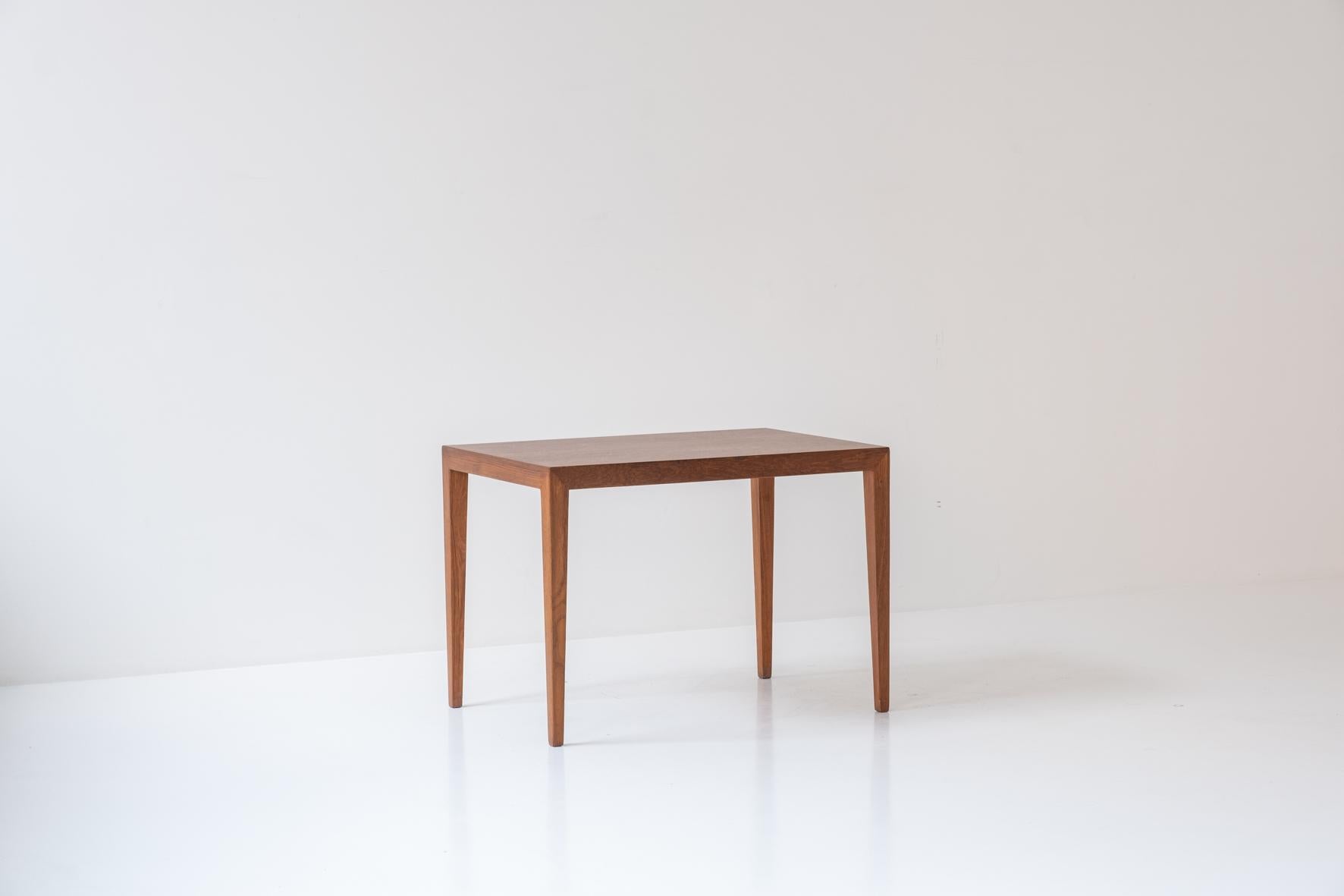 Elegant side table by Severin Hansen for Haslev Møbelfabrik, Denmark 1950’s. This side table is made out of teak and remains in a well presented condition. Great example of high-end Scandinavian craftsmanship. Labeled underneath.

Measurements
H 50