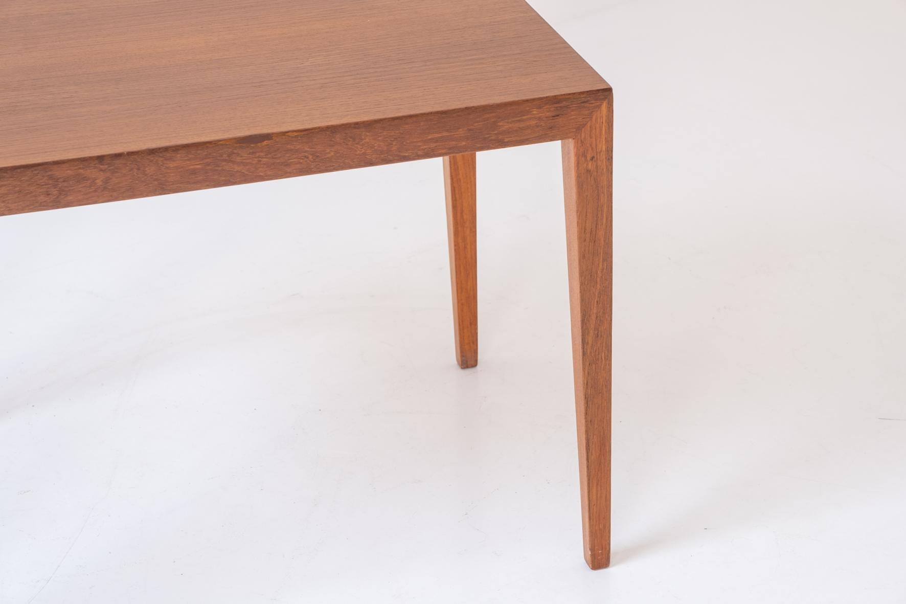 Elegant side table by Severin Hansen for Haslev Møbelfabrik, Denmark 1950’s. In Good Condition In Antwerp, BE