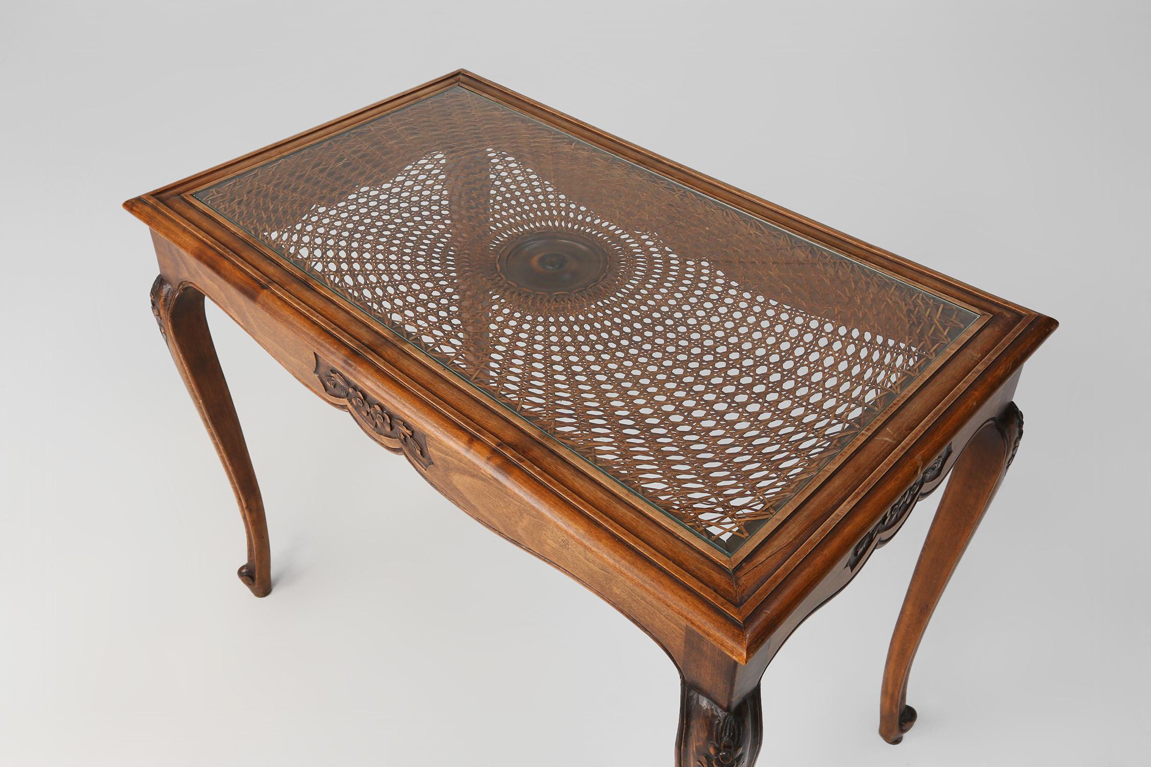 Elegant Side Table with Sculpted Elements and Rattan Top For Sale 3