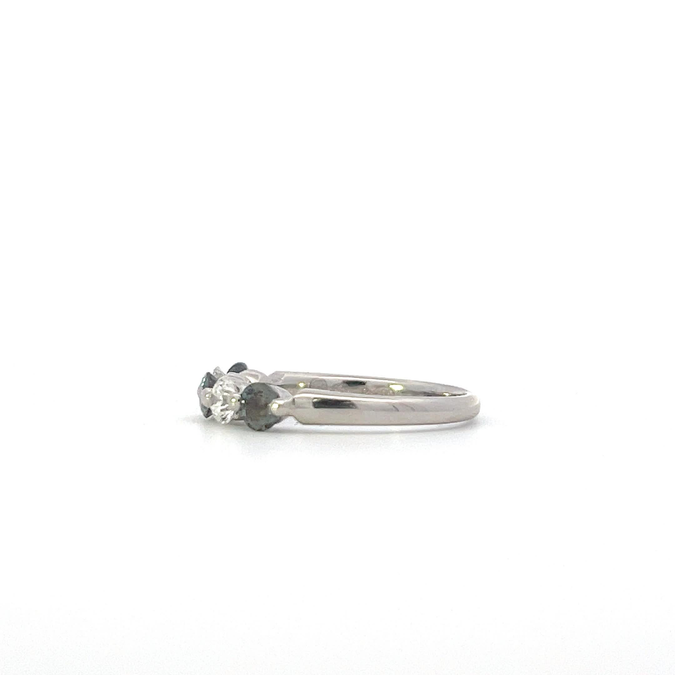 Elegante anello in argento e pietre preziose In condizioni Nuovo in vendita a Great Neck Plaza, NY
