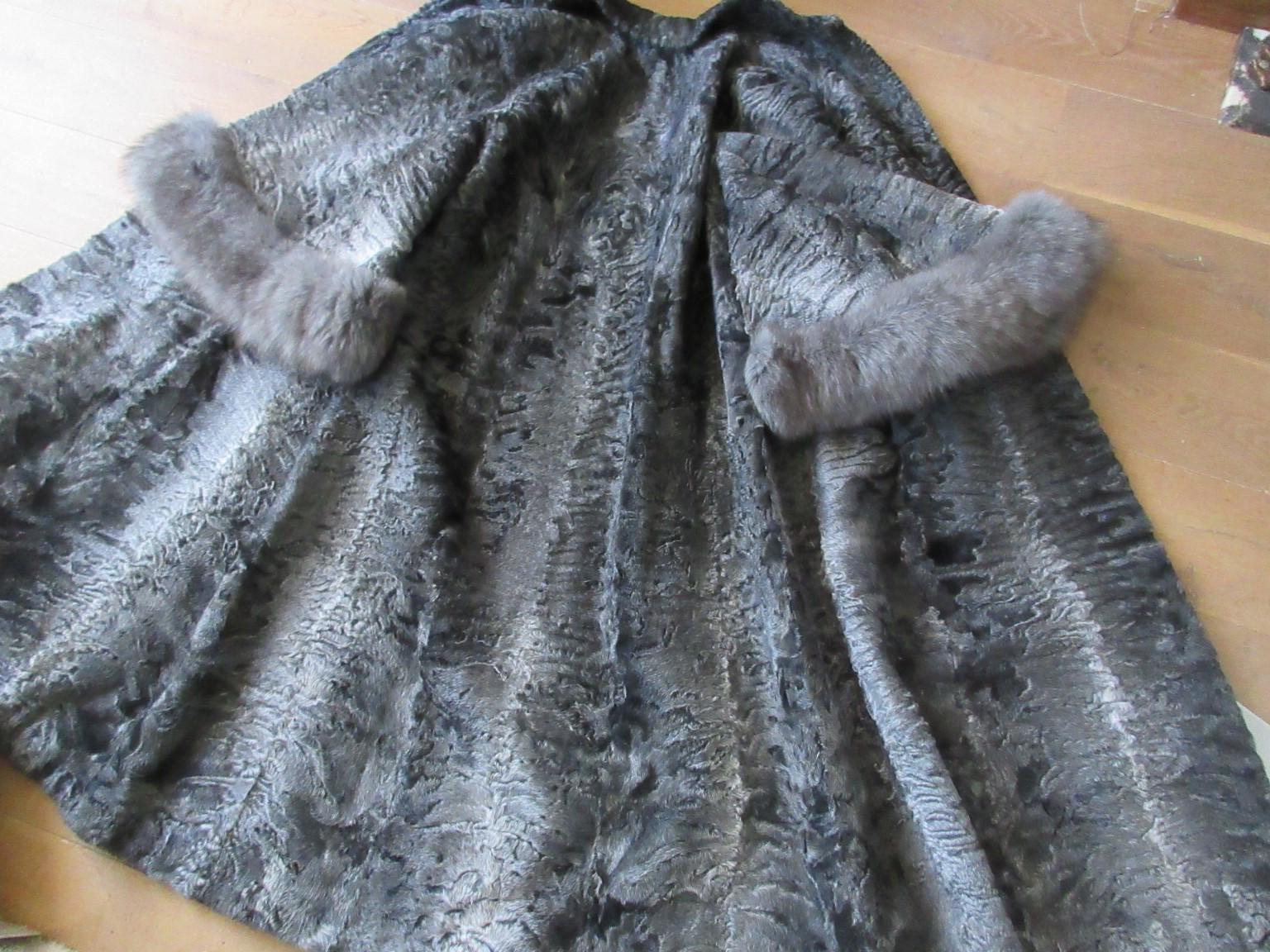 Women's or Men's Elegant Silver Grey Persian Lamb Fur Cape Coat with Fox Fur For Sale