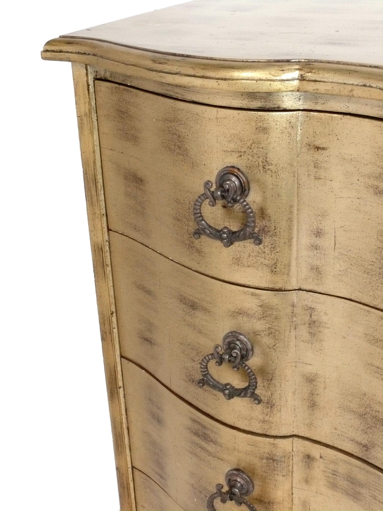 Elegantes Cómodas de Hoja de Plata - Pareja Disponible Estadounidense en venta