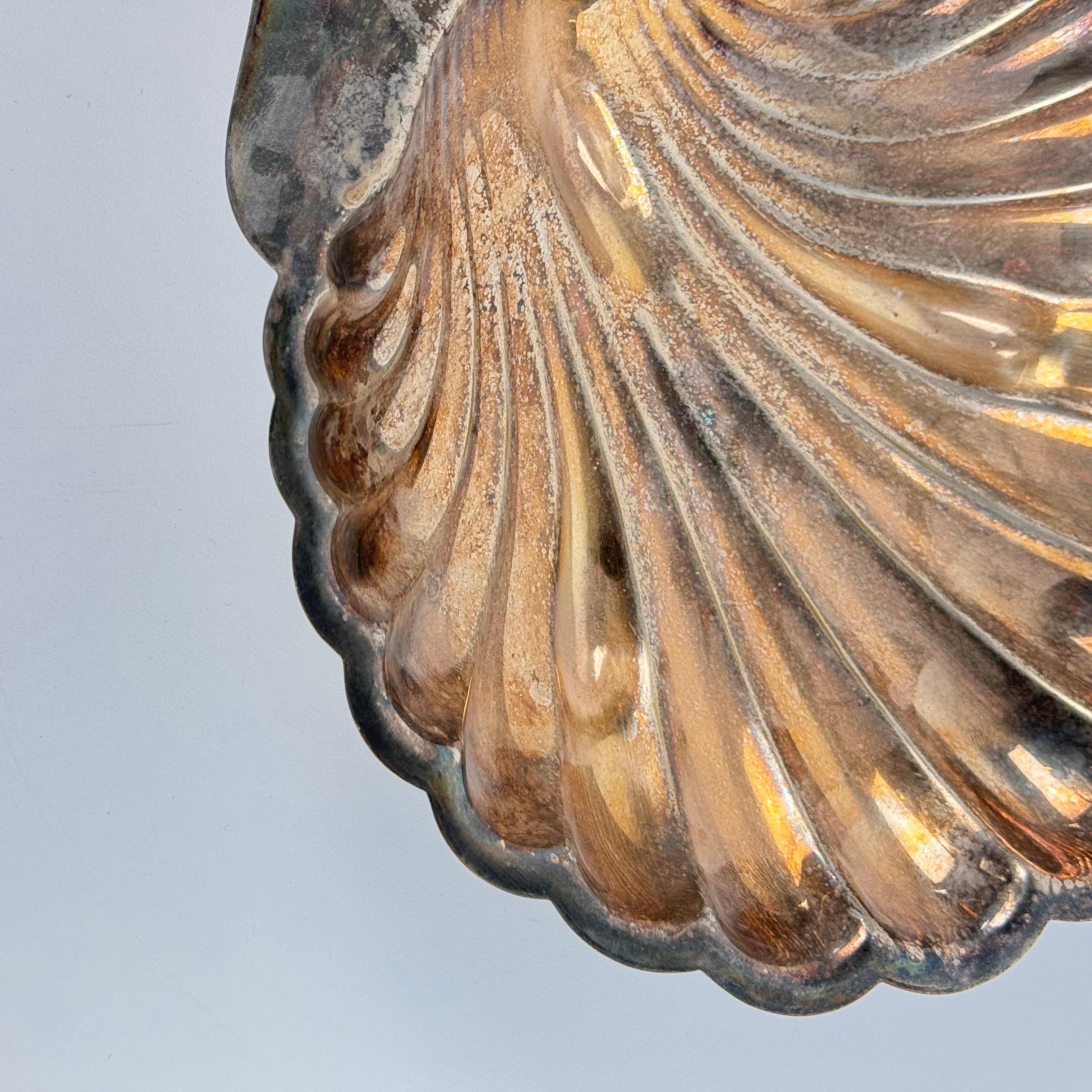 Elegante centro de mesa/bandeja de concha plateada de Fleuron-Christofle Francia, años 50 en venta 7