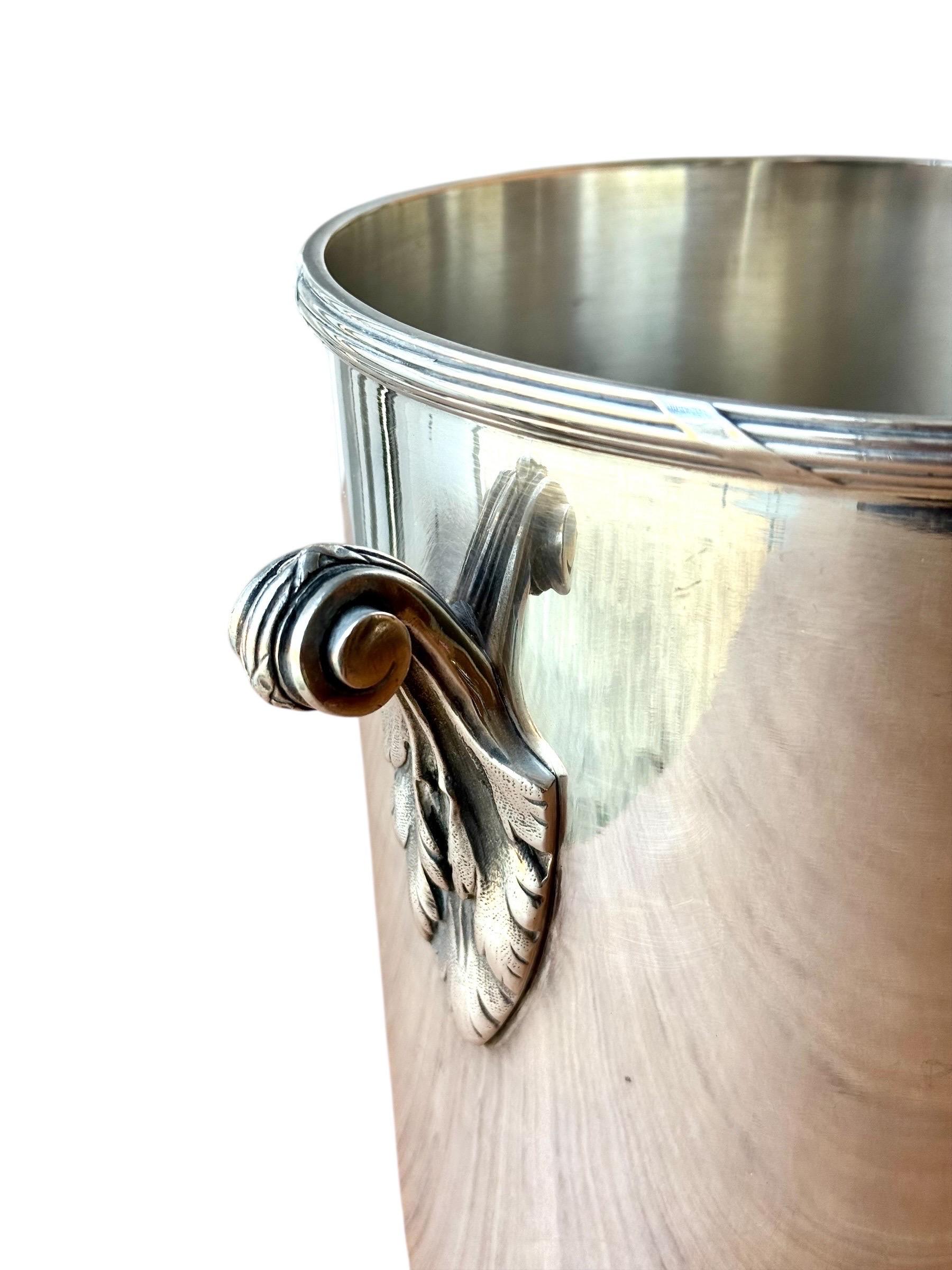 Elegant Silver-Plated Champagne Bucket by Ercuis, France In Good Condition For Sale In LA CIOTAT, FR