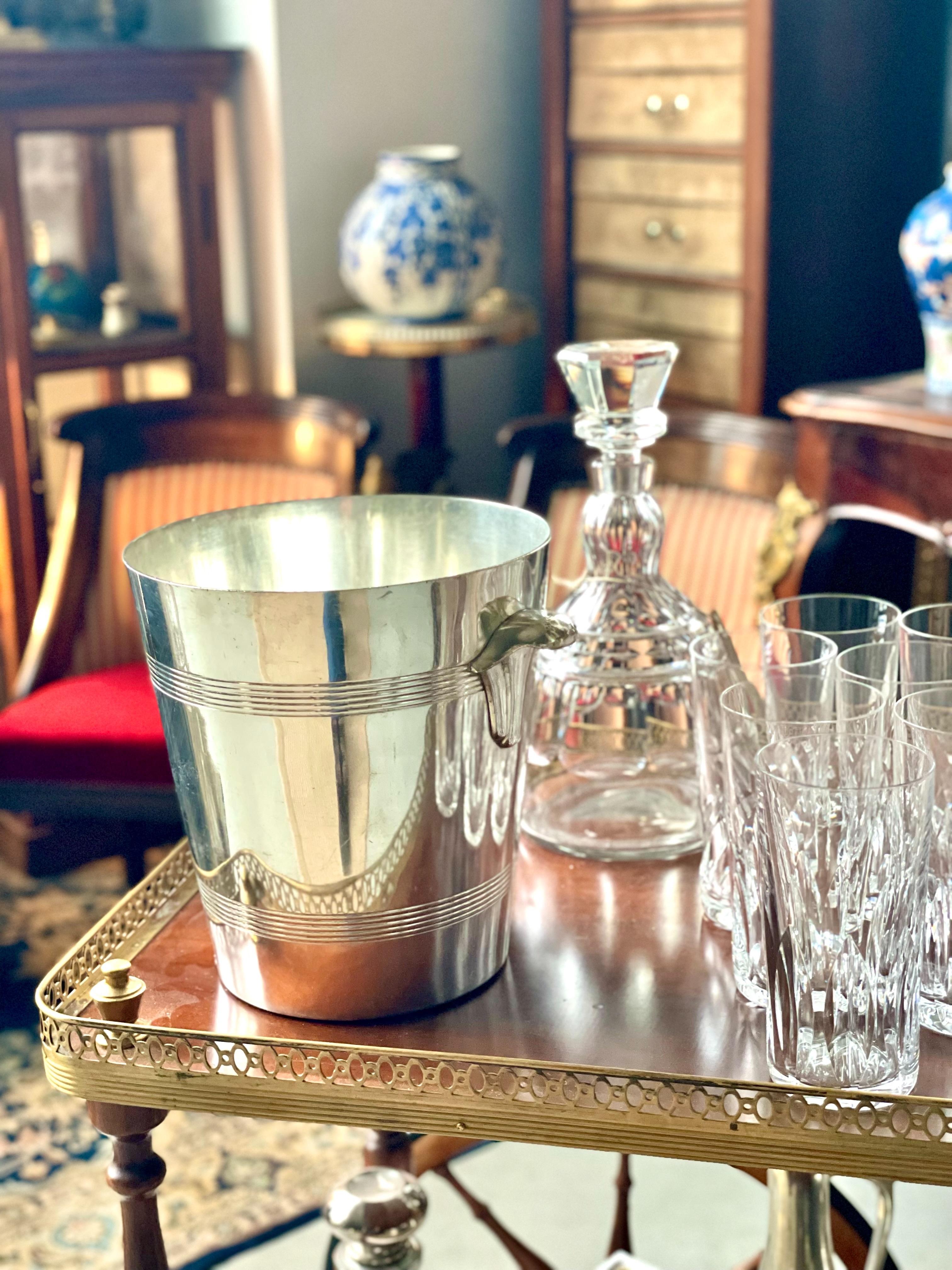 Elegante Cubitera de Champán Plateada en venta 4