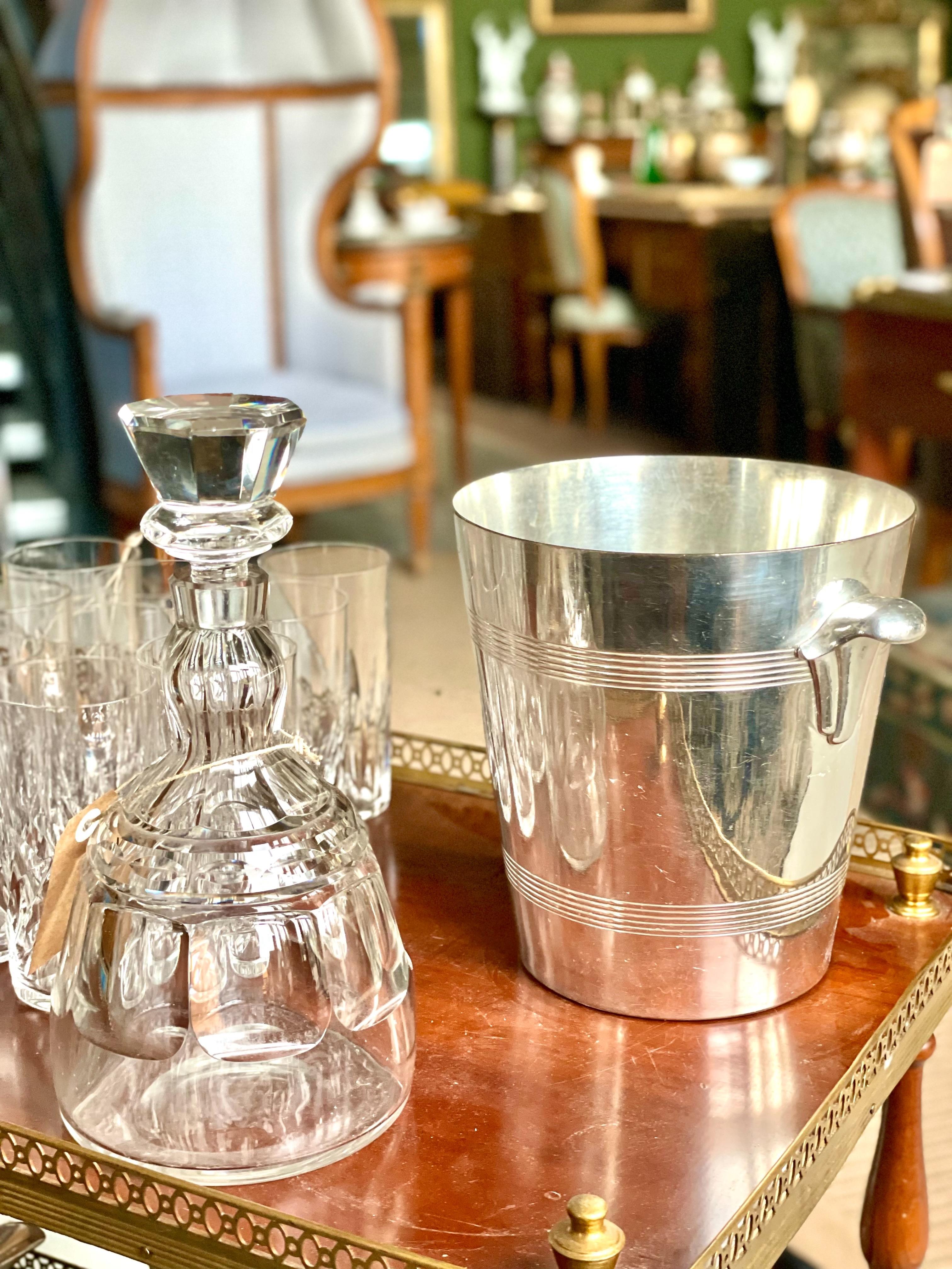 Elegante Cubitera de Champán Plateada en venta 6