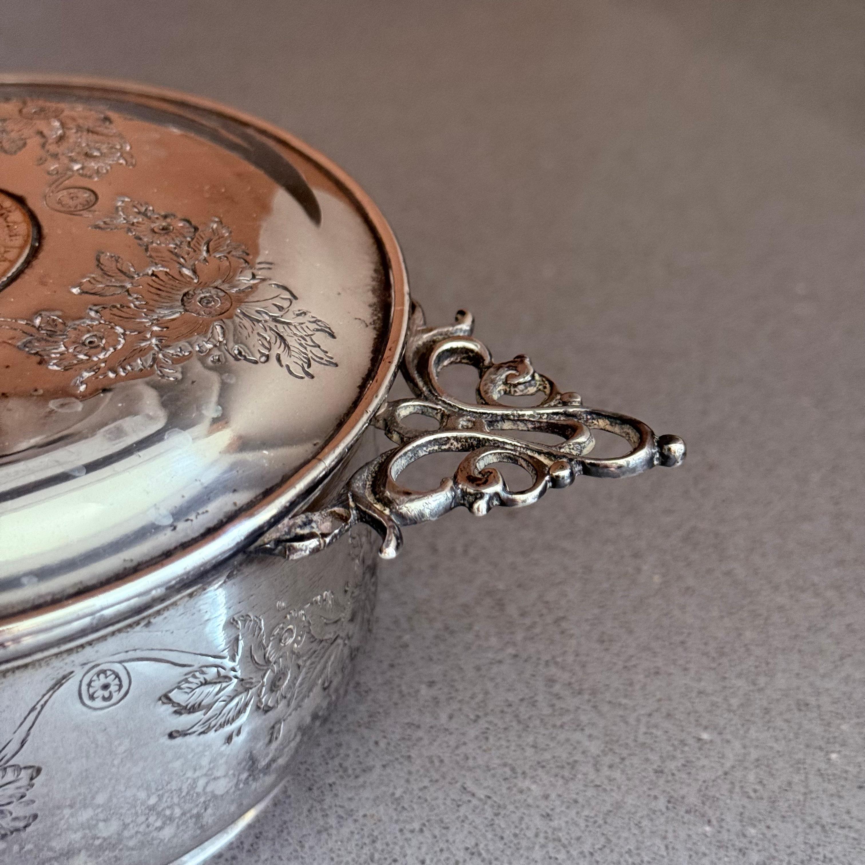 Spazzolato Elegante set di piatti coperti e lattiere placcati in argento in stile antico A. Silver in vendita