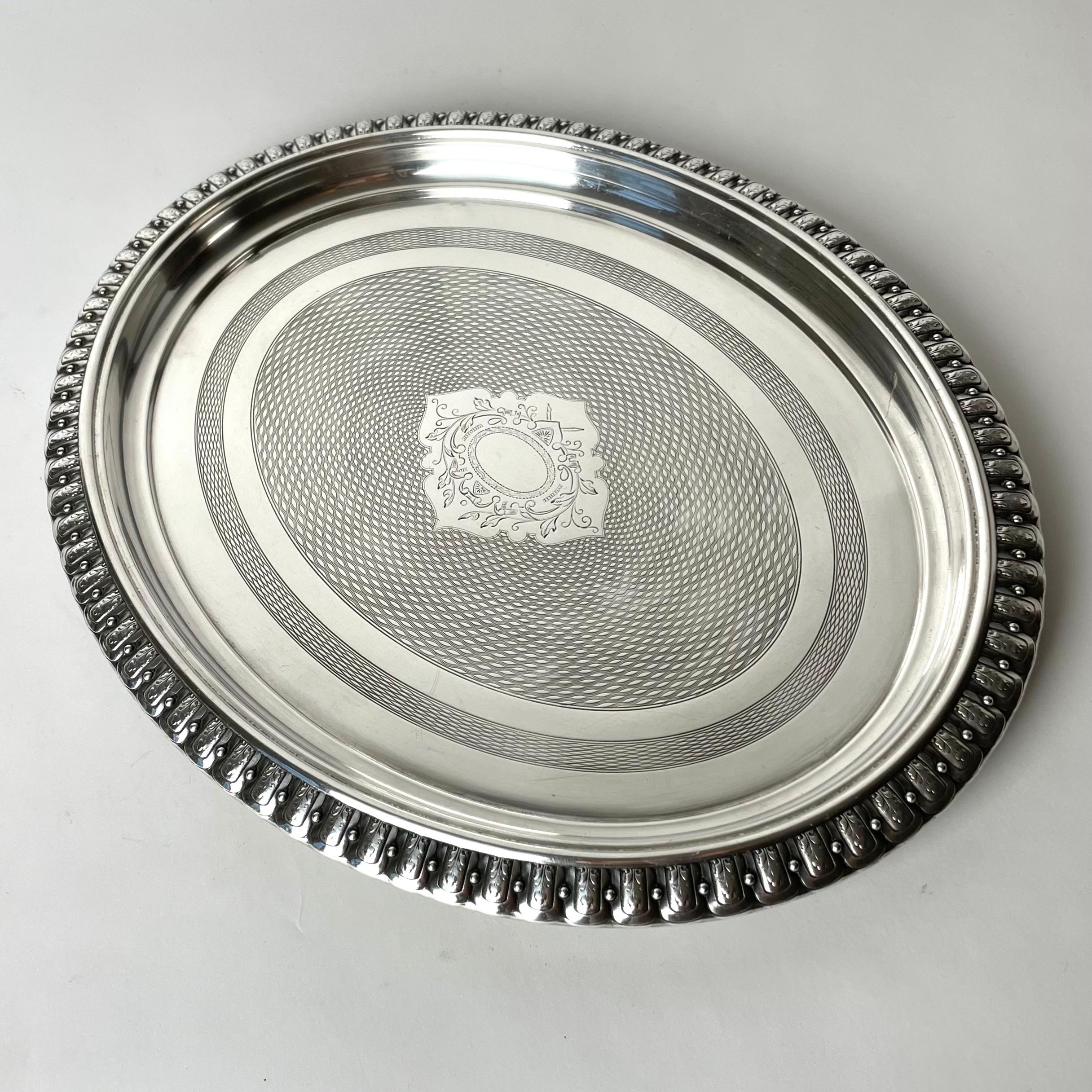 Allemand Élégant plateau en métal argenté fabriqué par WMF à la fin du 19ème siècle en vente