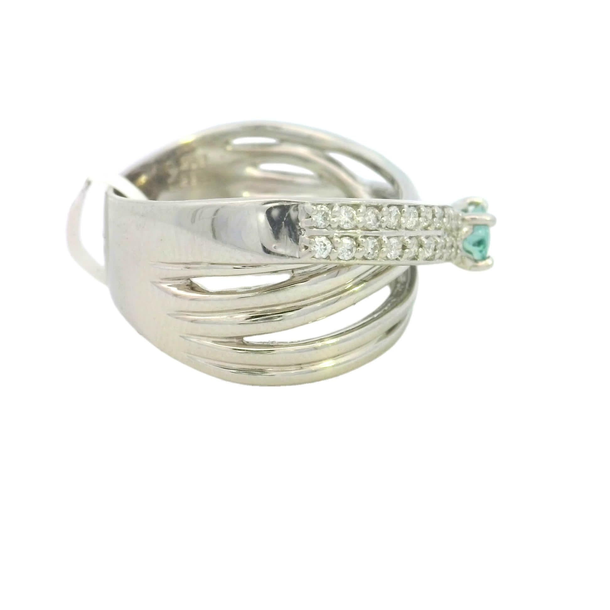 Donna Elegante anello in argento con pietra preziosa in vendita