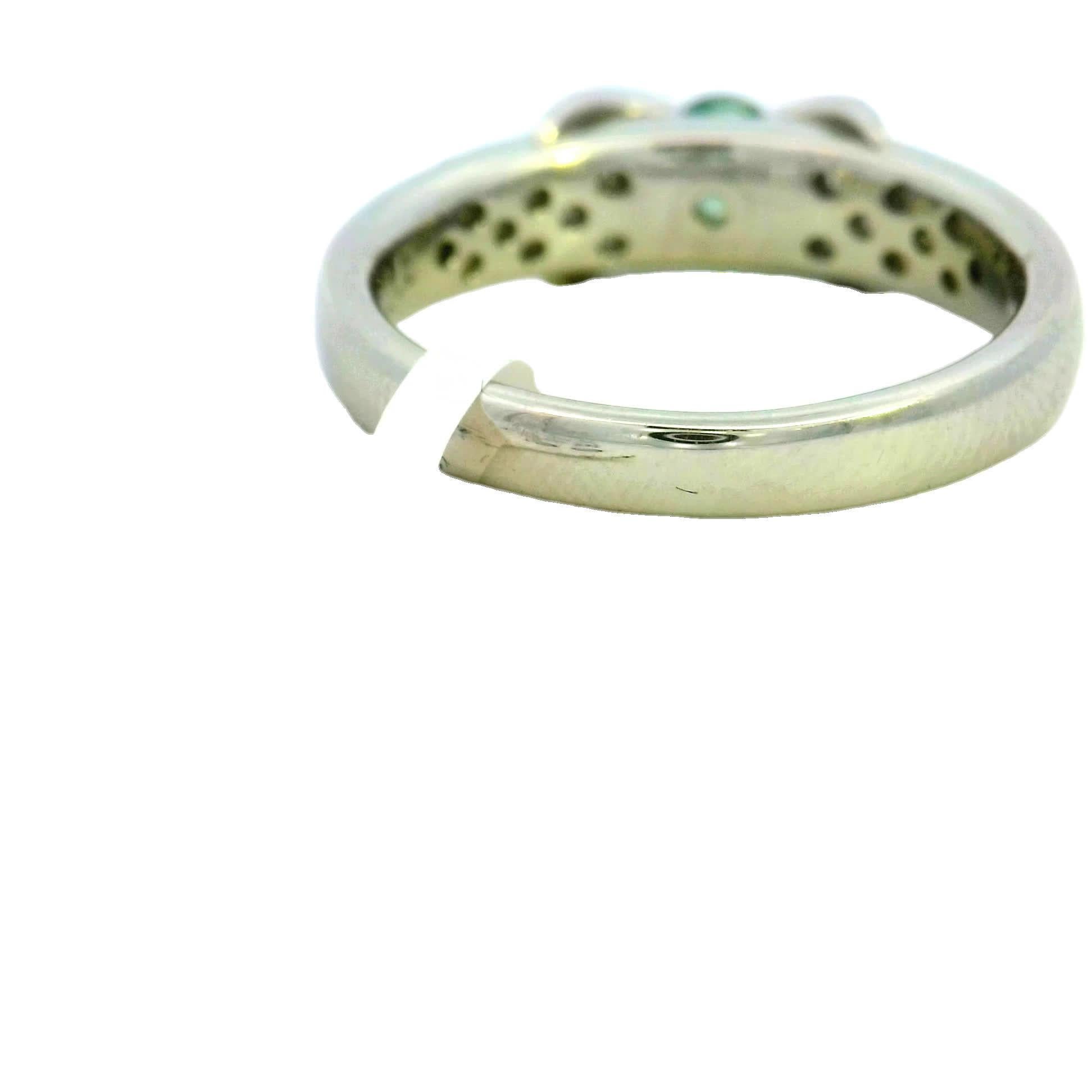 Elegante anello in argento con gemma verde In condizioni Nuovo in vendita a Great Neck Plaza, NY