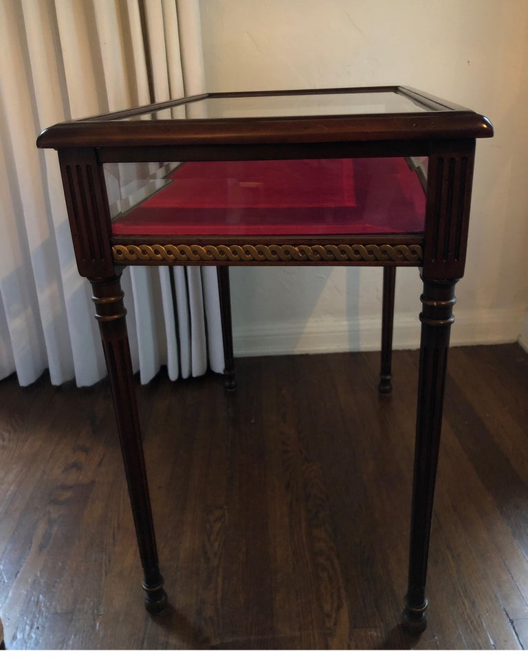Elegant Signed Althorp by Theodore Alexander Display Case Table at 1stDibs
