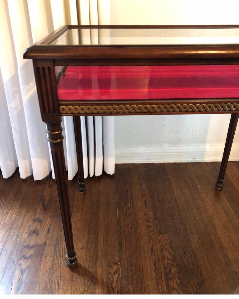 Elegant Signed Althorp by Theodore Alexander Display Case Table at 1stDibs