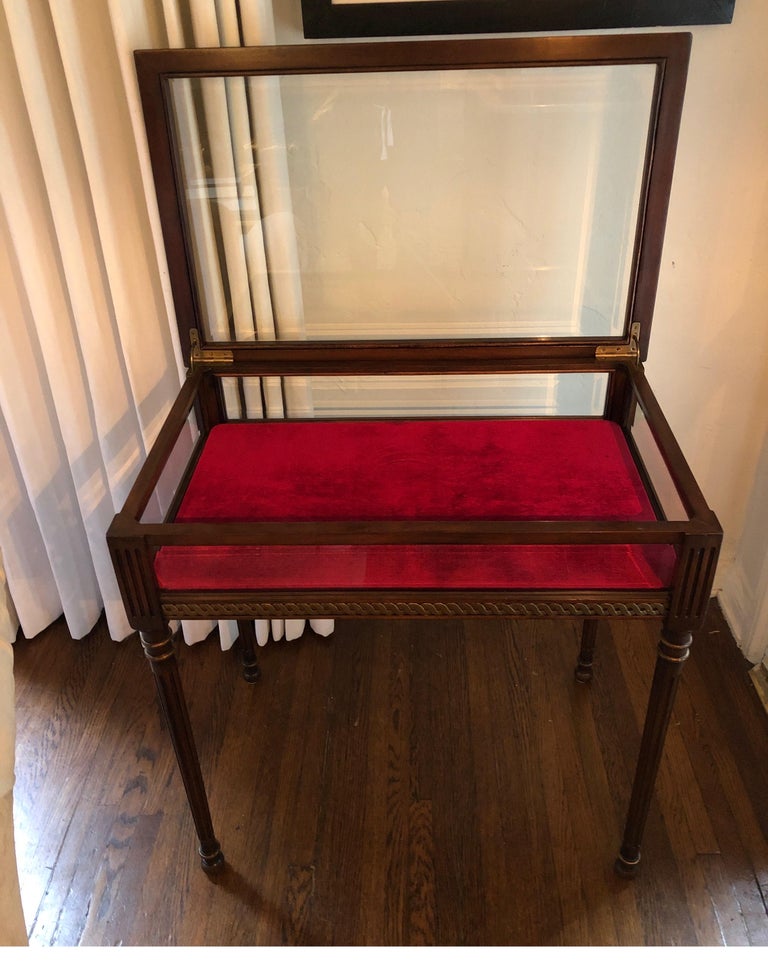 Elegant Signed Althorp by Theodore Alexander Display Case Table at 1stDibs