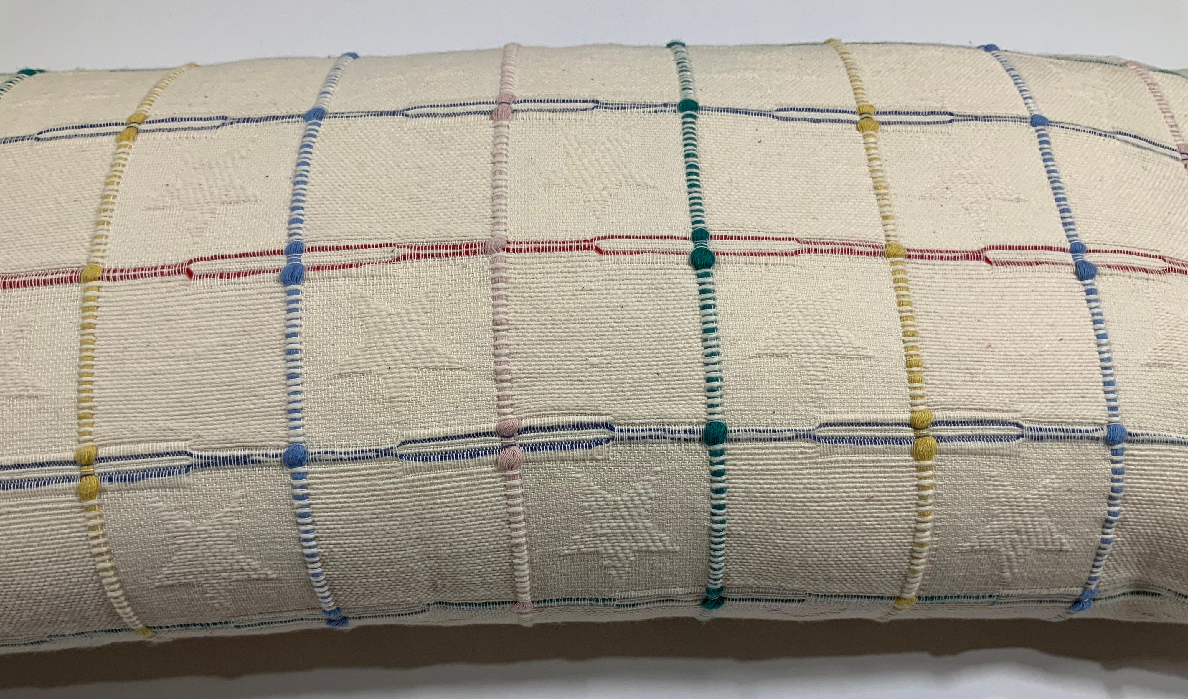 Magnifique coussin réalisé en textile français de qualité, texture motifs géométriques de couleurs douces sur
Blanc - couleur crème sur les deux faces avant et arrière. Nouveaux inserts de qualité.