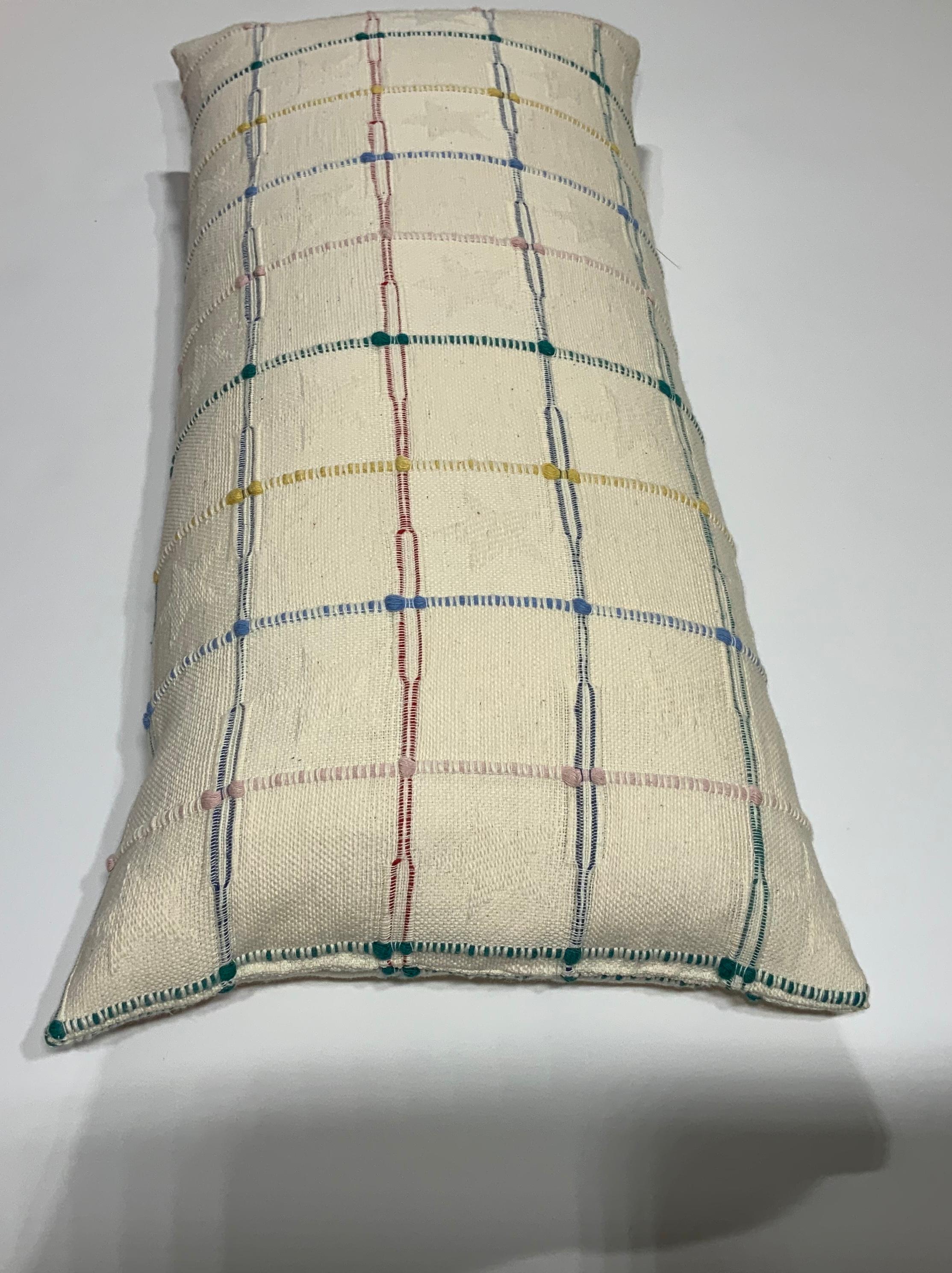 Français Coussin décoratif simple et élégant en vente