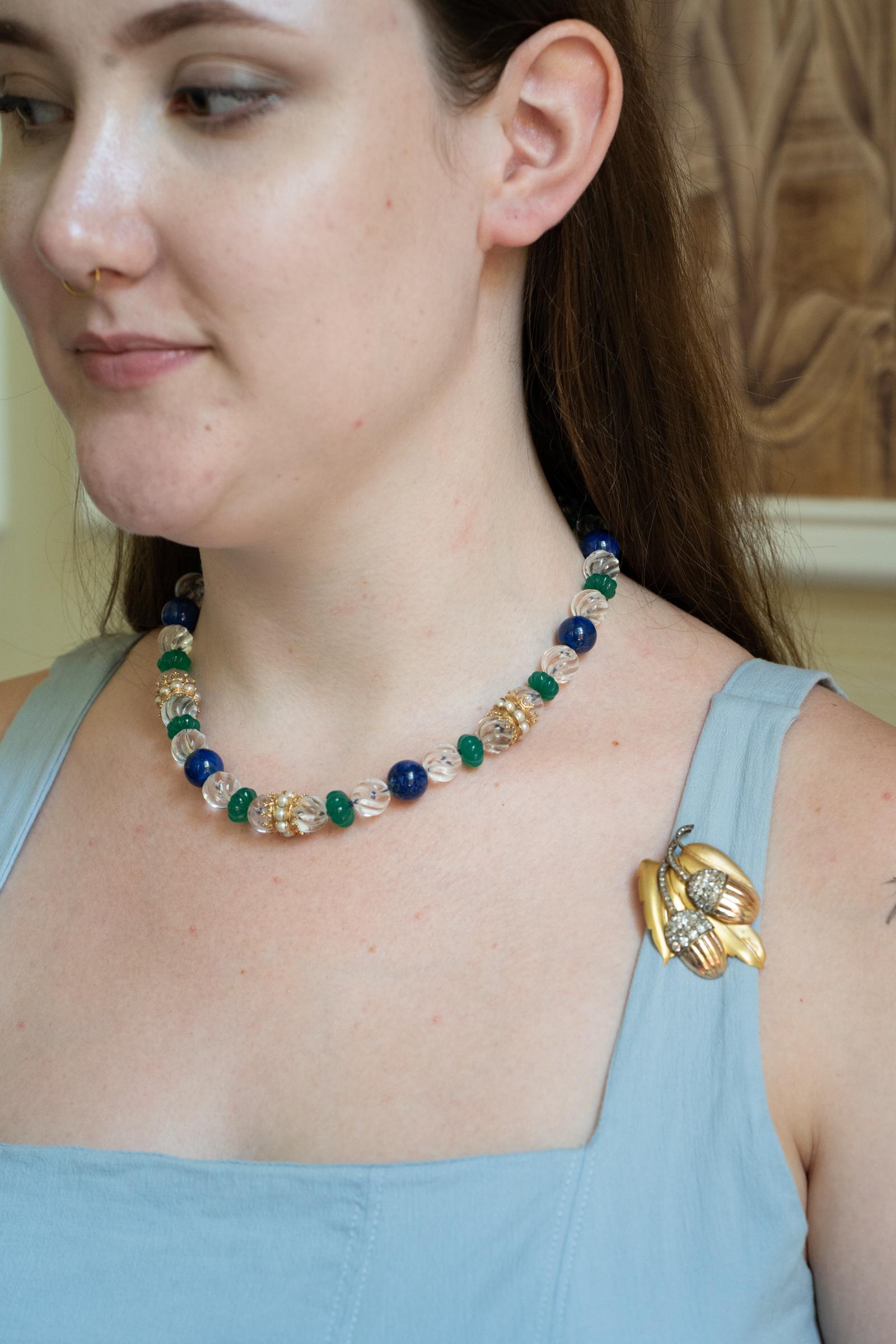Elegant cordon unique en cristal de roche, lapis-lazuli, onyx vert, or et perle n en vente 4