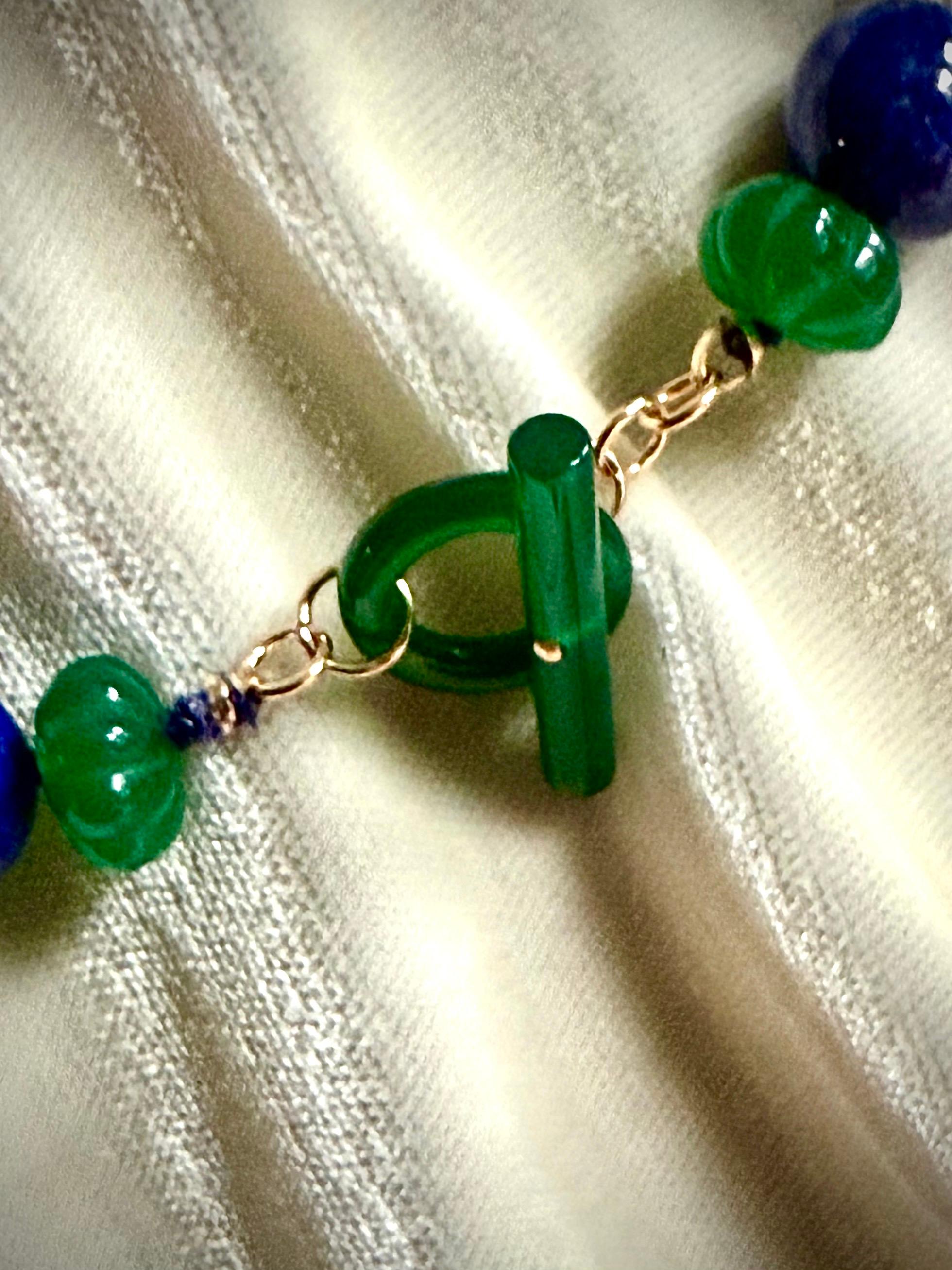 Eleganter Einzelstrang aus Bergkristall, Lapislazuli, grünem Onyx, Gold und Perle n im Zustand „Neu“ im Angebot in New Orleans, LA