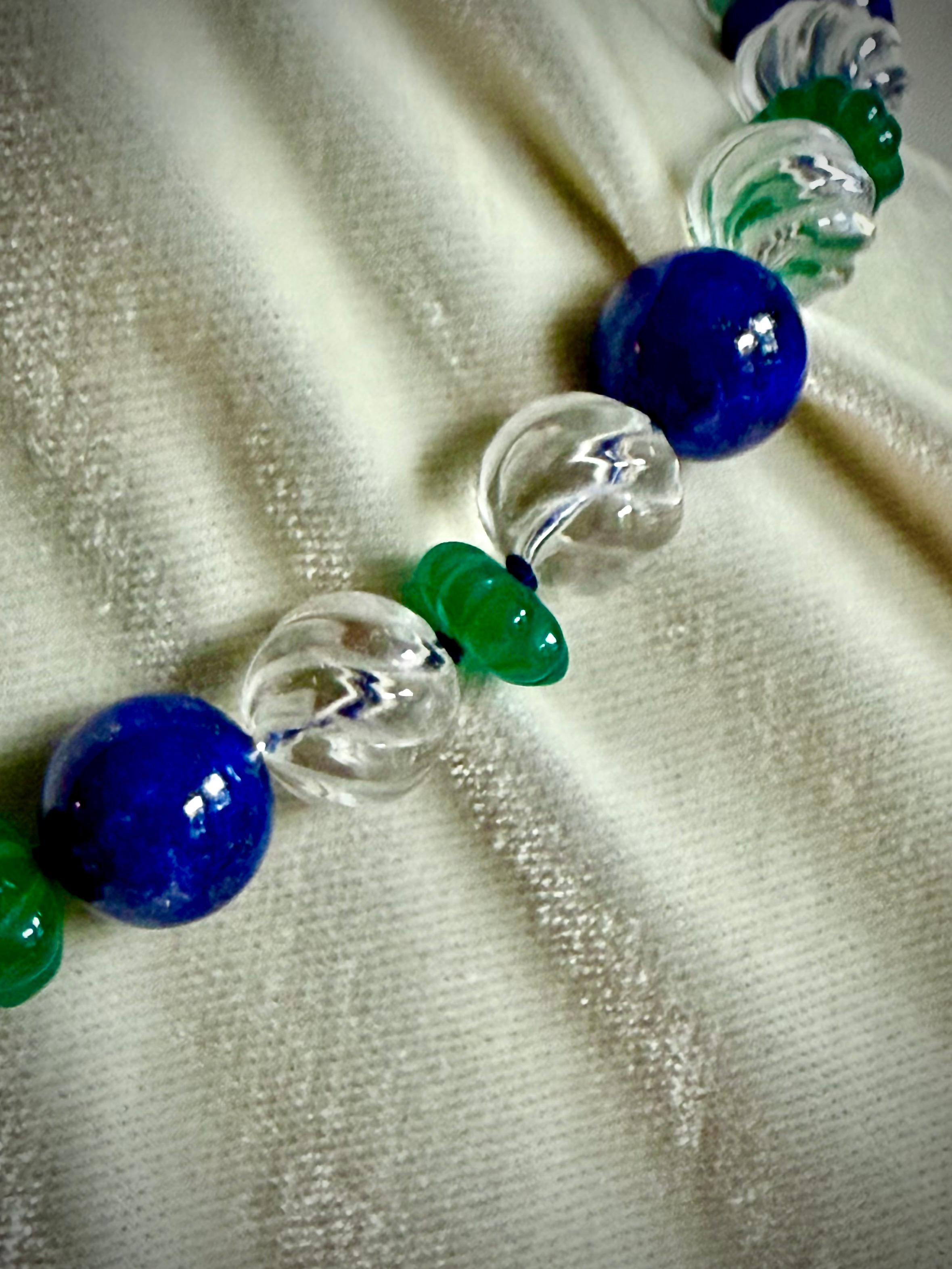 Eleganter Einzelstrang aus Bergkristall, Lapislazuli, grünem Onyx, Gold und Perle n im Angebot 1