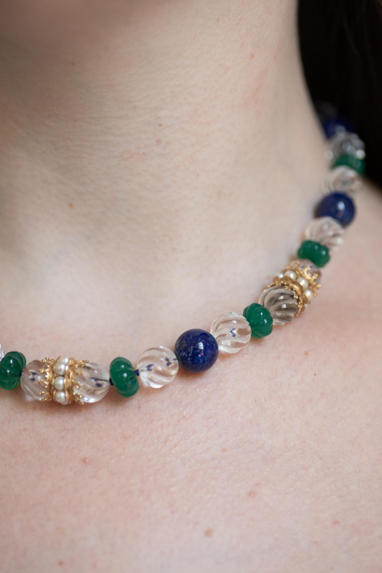 Elegant cordon unique en cristal de roche, lapis-lazuli, onyx vert, or et perle n en vente 2