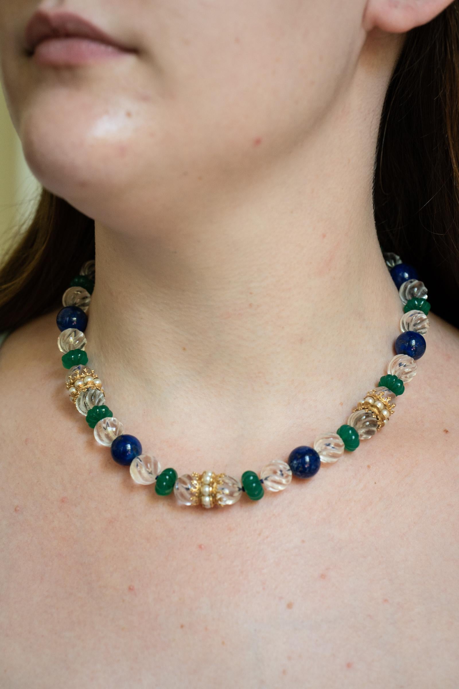 Elegant cordon unique en cristal de roche, lapis-lazuli, onyx vert, or et perle n en vente 3