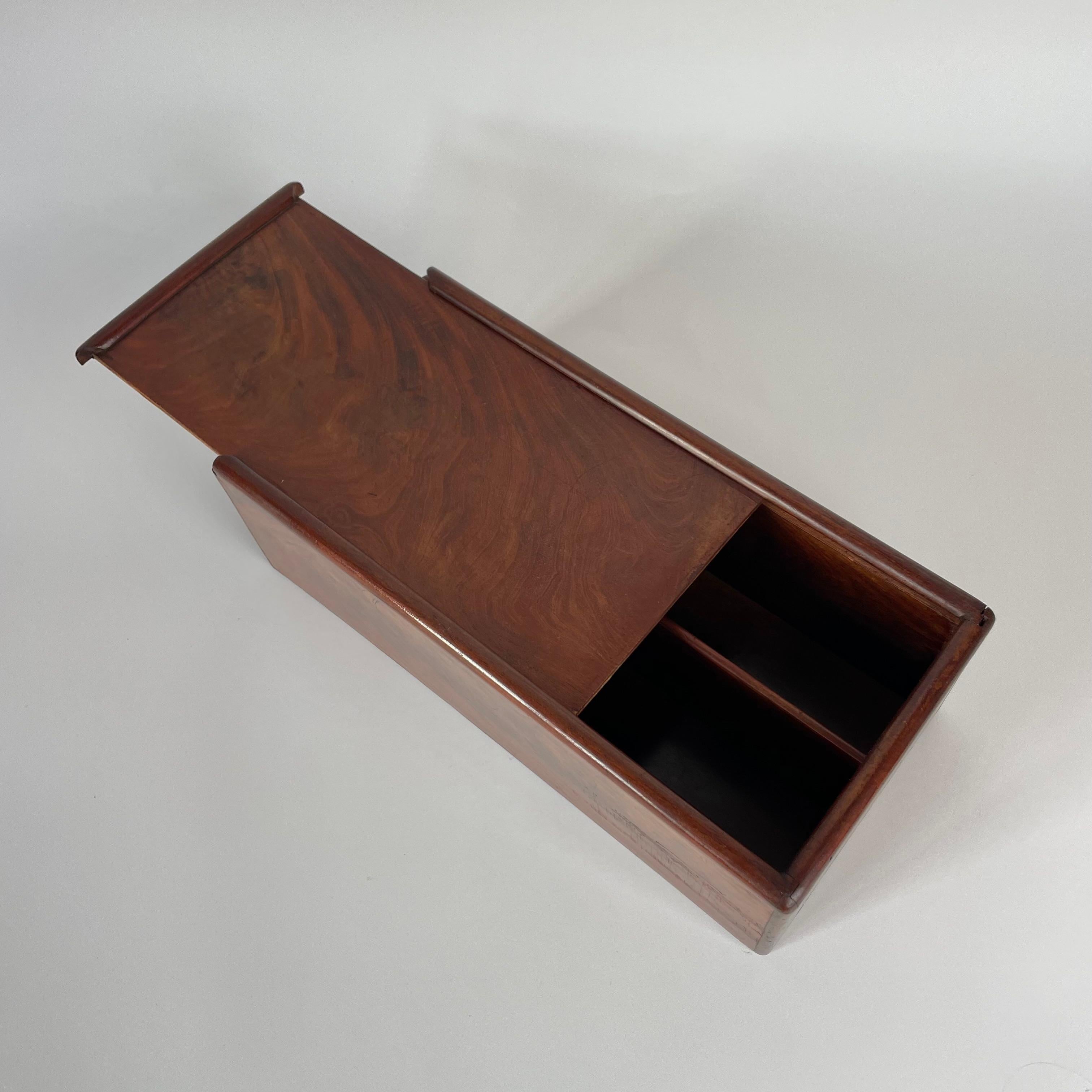 Elegant Sliding-Lid Box in mahogany for candles or cutlery. Empire, 1820s For Sale 7
