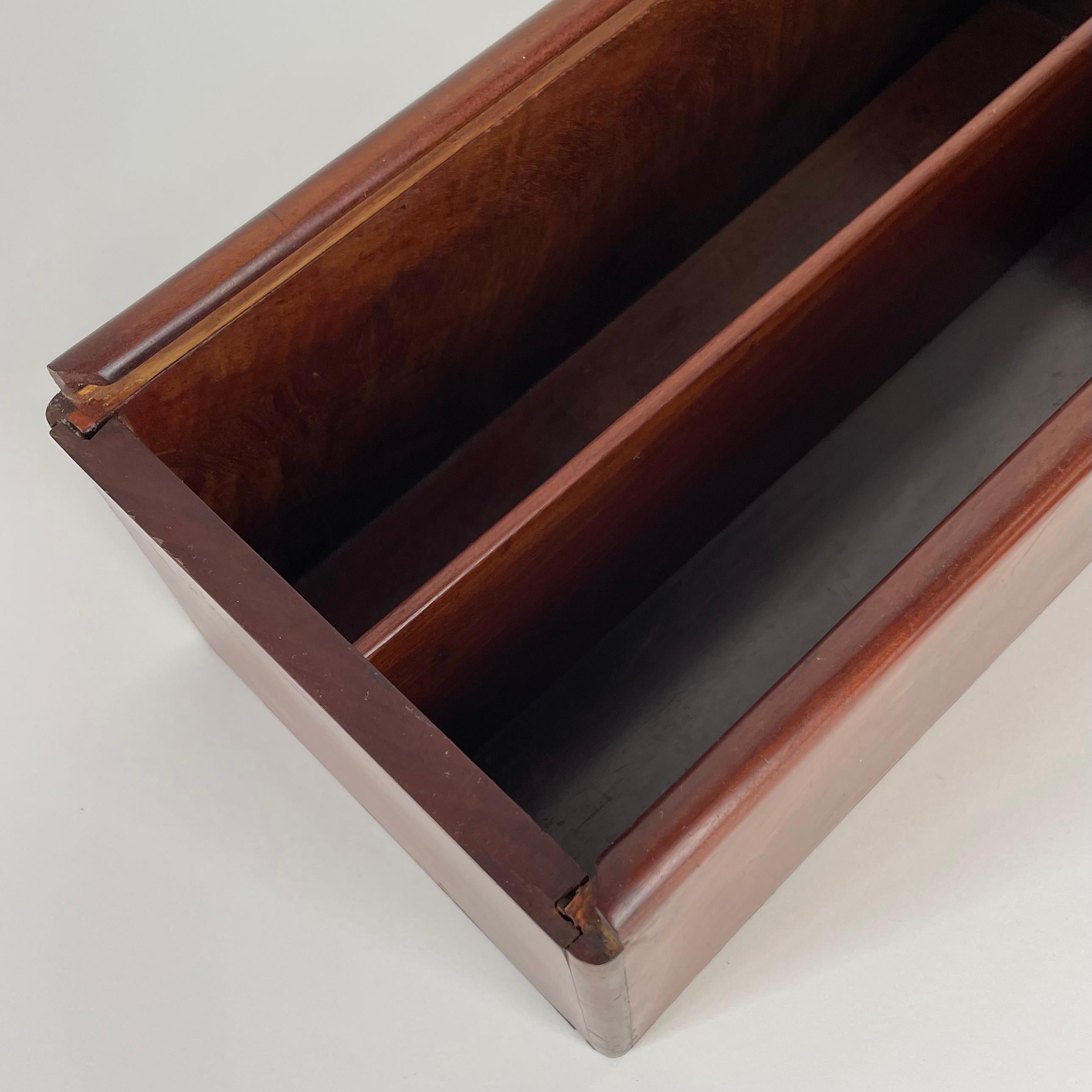 Elegant Sliding-Lid Box in mahogany for candles or cutlery. Empire, 1820s For Sale 3