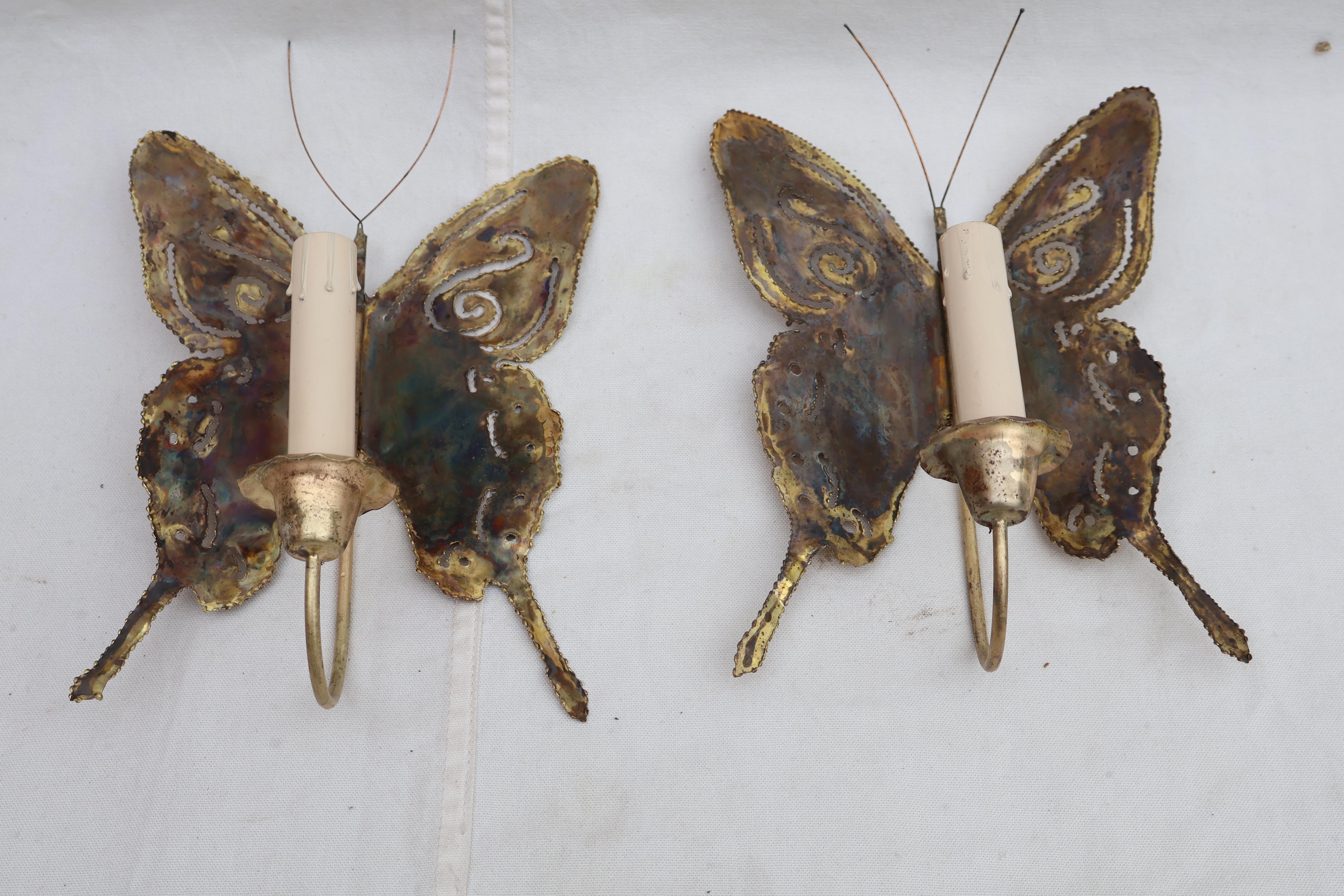 American Elegant small pair of 1970's butterfly brass sconces, ( brutalist style ) For Sale