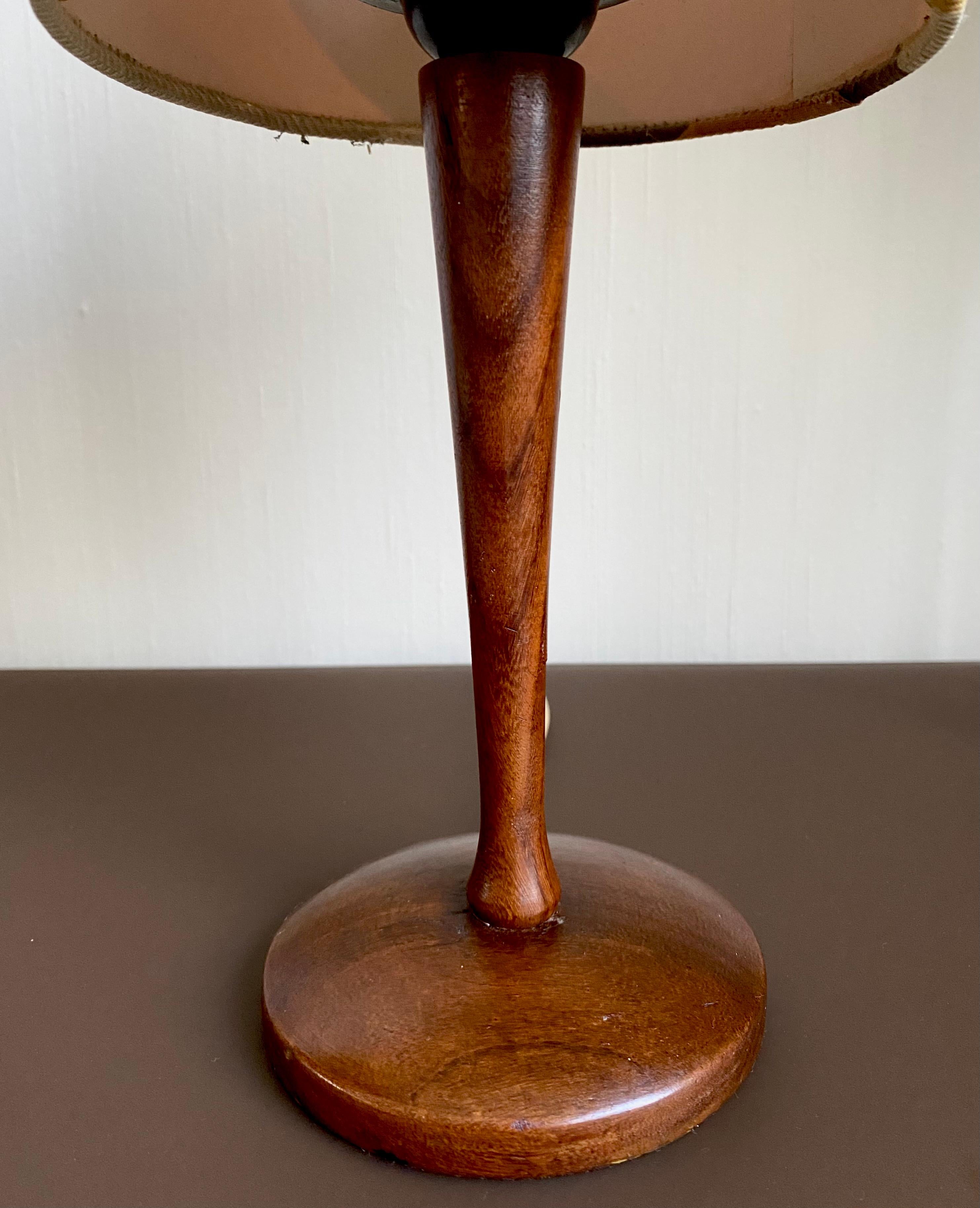 Elegant Small Teak Danish Table Lamp In Good Condition For Sale In Schagen, NL
