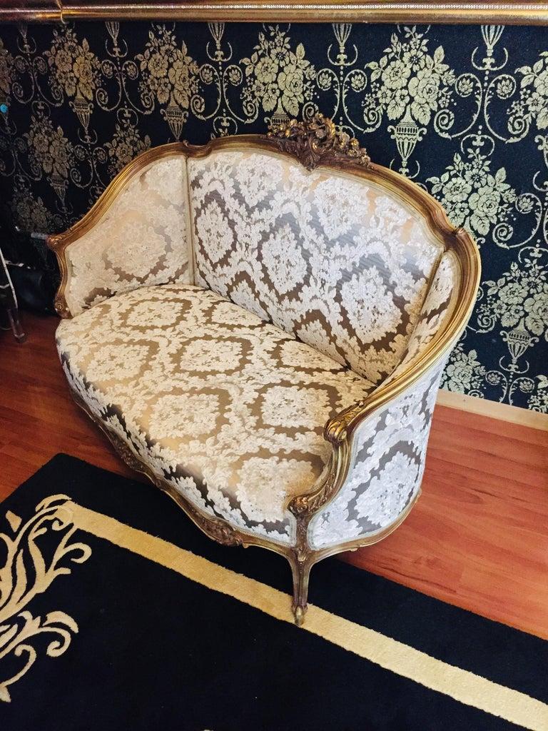 Elegantes Sofa Canapé Couch in Antique Louis XV Stil Buche Hand geschnitzt im Angebot 4