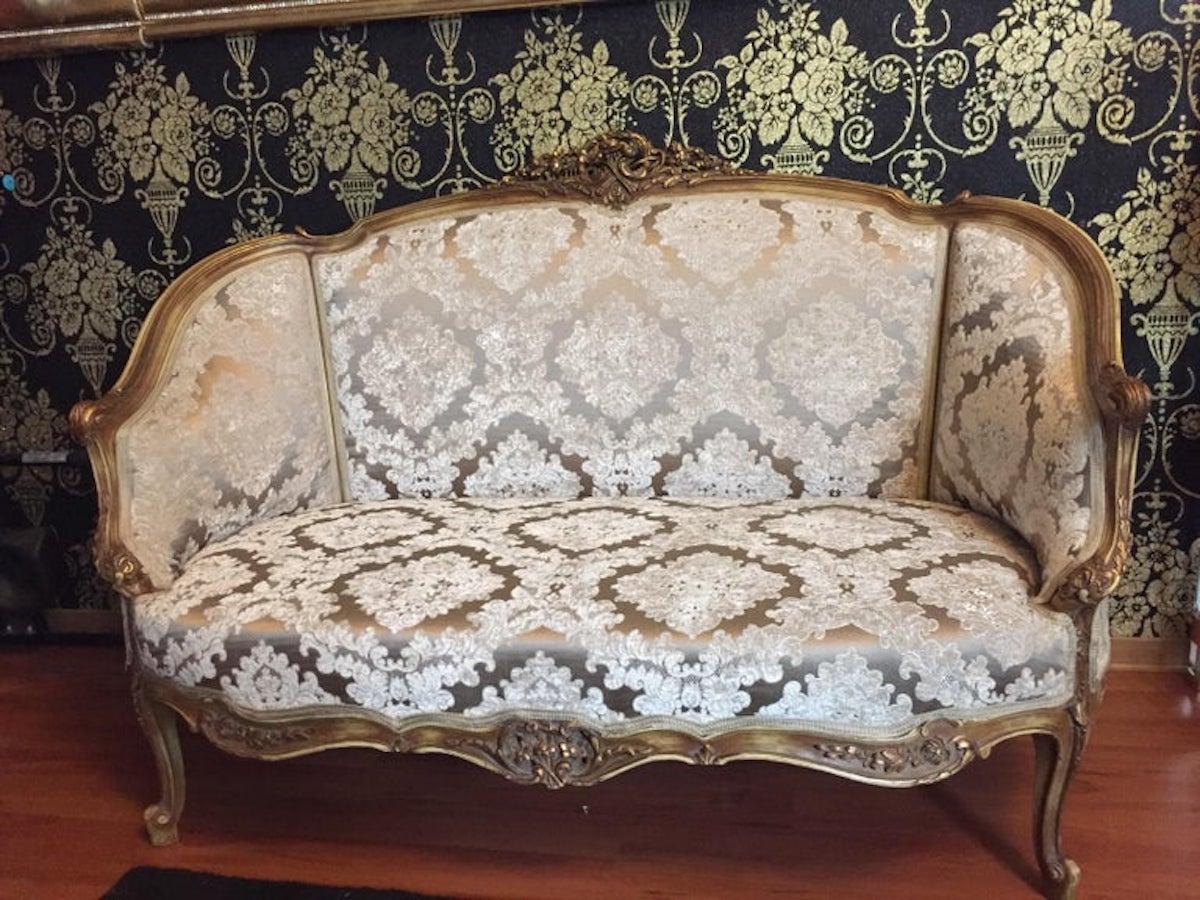 Elegant Sofa Canapé Couch in Antique Louis XV Style Beech Hand Carved For Sale 7