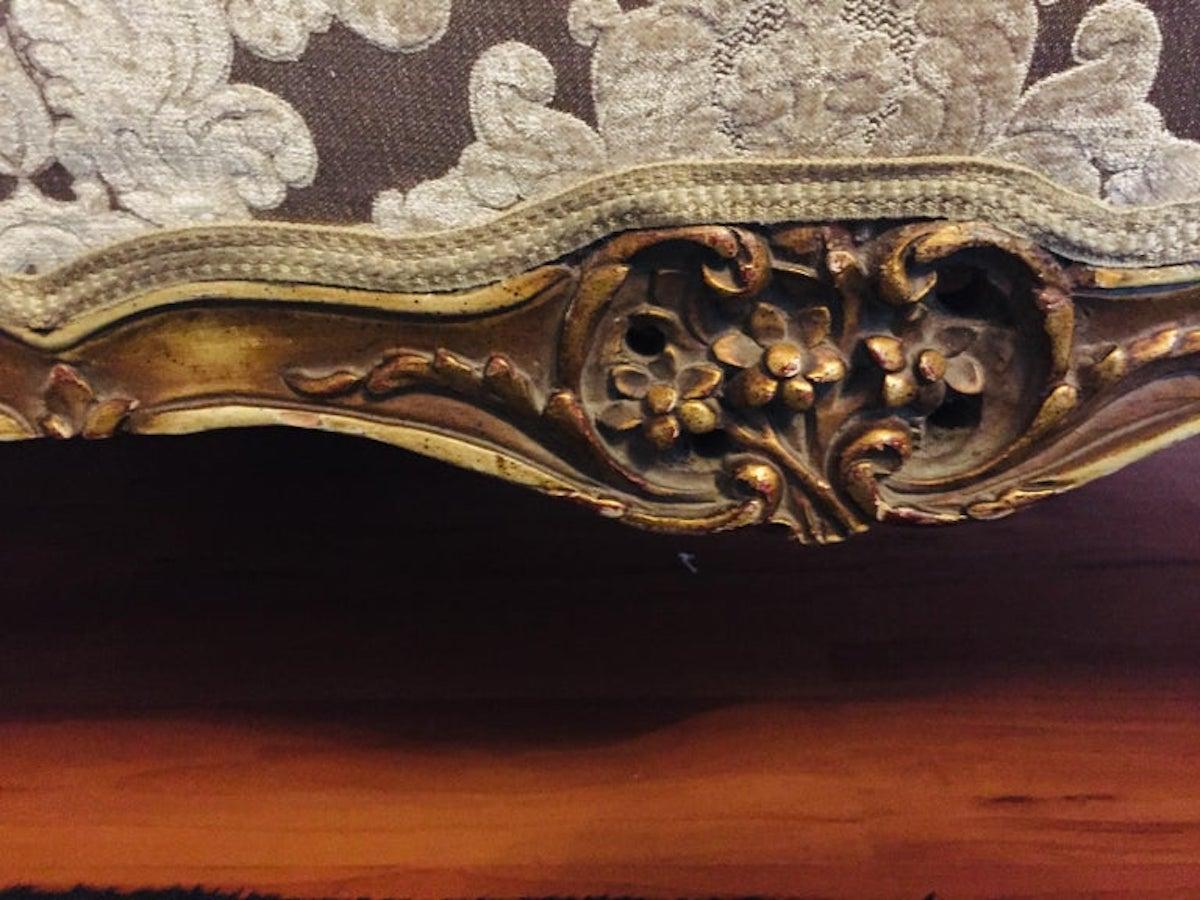 Elegantes Sofa Canapé Couch in Antique Louis XV Stil Buche Hand geschnitzt im Angebot 9