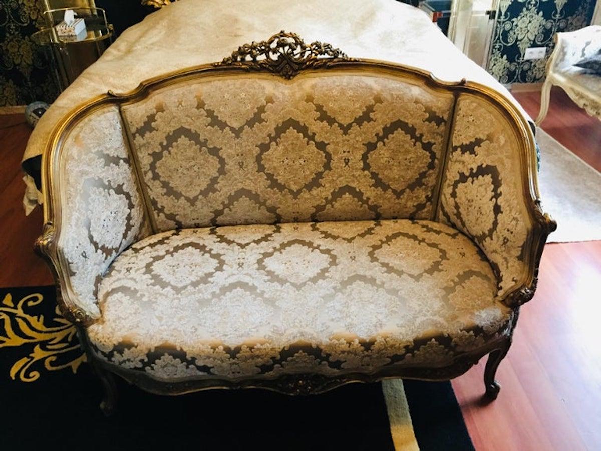 Elegantes Sofa Canapé Couch in Antique Louis XV Stil Buche Hand geschnitzt im Angebot 10
