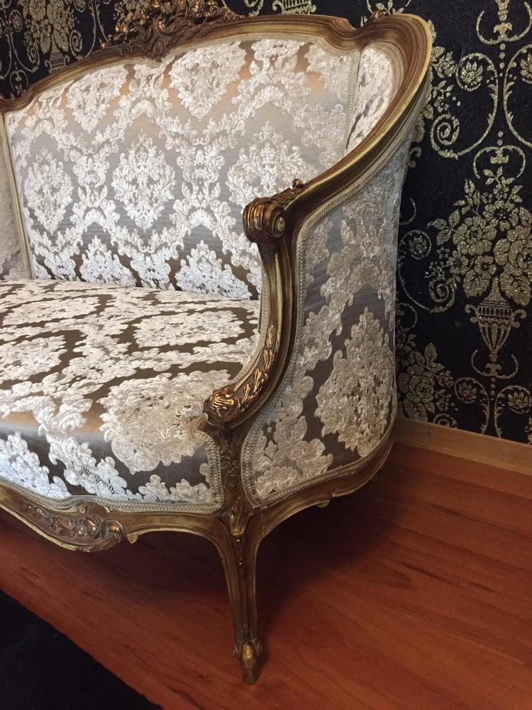 Elegantes Sofa Canapé Couch in Antique Louis XV Stil Buche Hand geschnitzt (Französisch) im Angebot