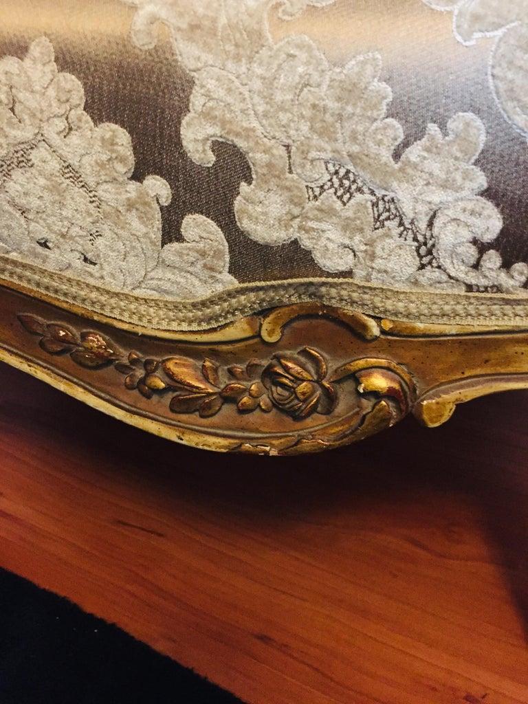 Elegantes Sofa Canapé Couch in Antique Louis XV Stil Buche Hand geschnitzt im Angebot 1