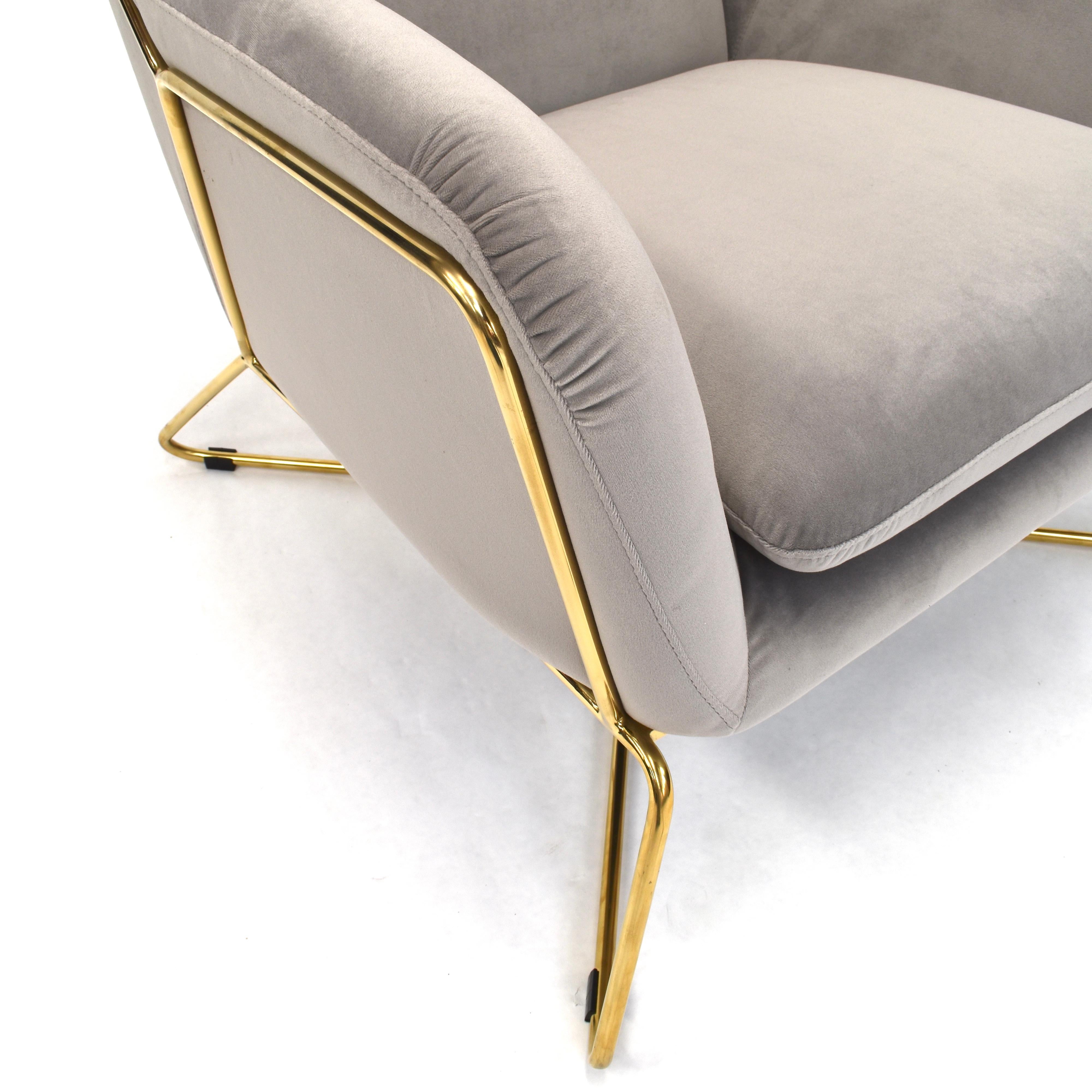 Contemporary Elegant SOHO Lounge Chair in Velvet and Gold, 21st Century For Sale