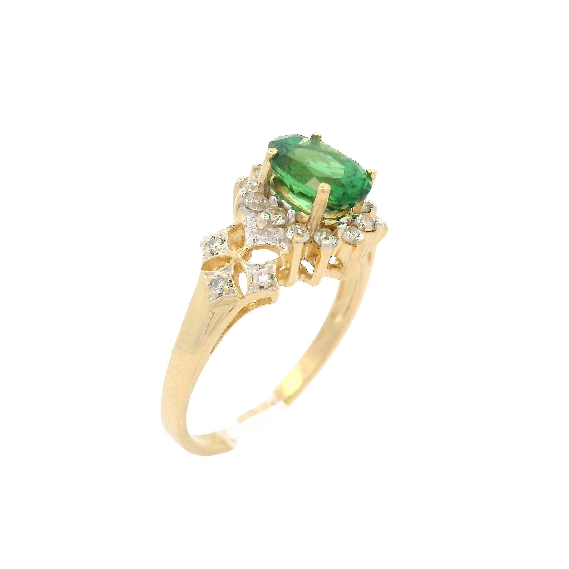 --Stein(e):--
(1) Natürlicher echter Tsavorit - Ovalschliff - Zackenfassung - lebhafte grüne Farbe - 7,6x5,75mm - 1,30ct (ca.)
(18) Natürliche Echte Diamanten - Runder Brillantschliff - Zacken- und Pave-Fassung - Farbe Weiß - Reinheit VS2-SI2 - ca.