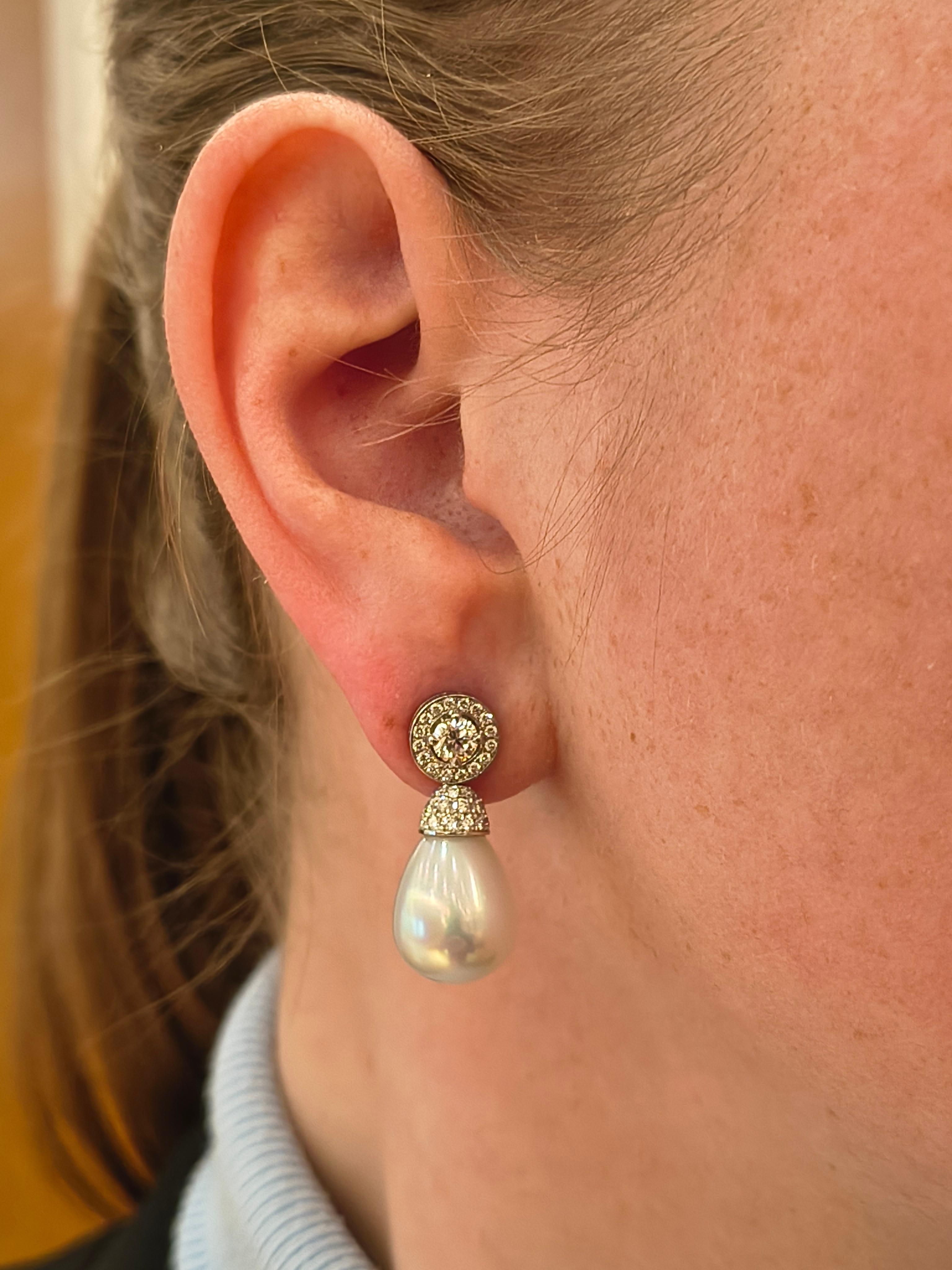 Elegante Südseeperlen und Diamant-Tropfenohrringe aus Weißgold Damen im Angebot