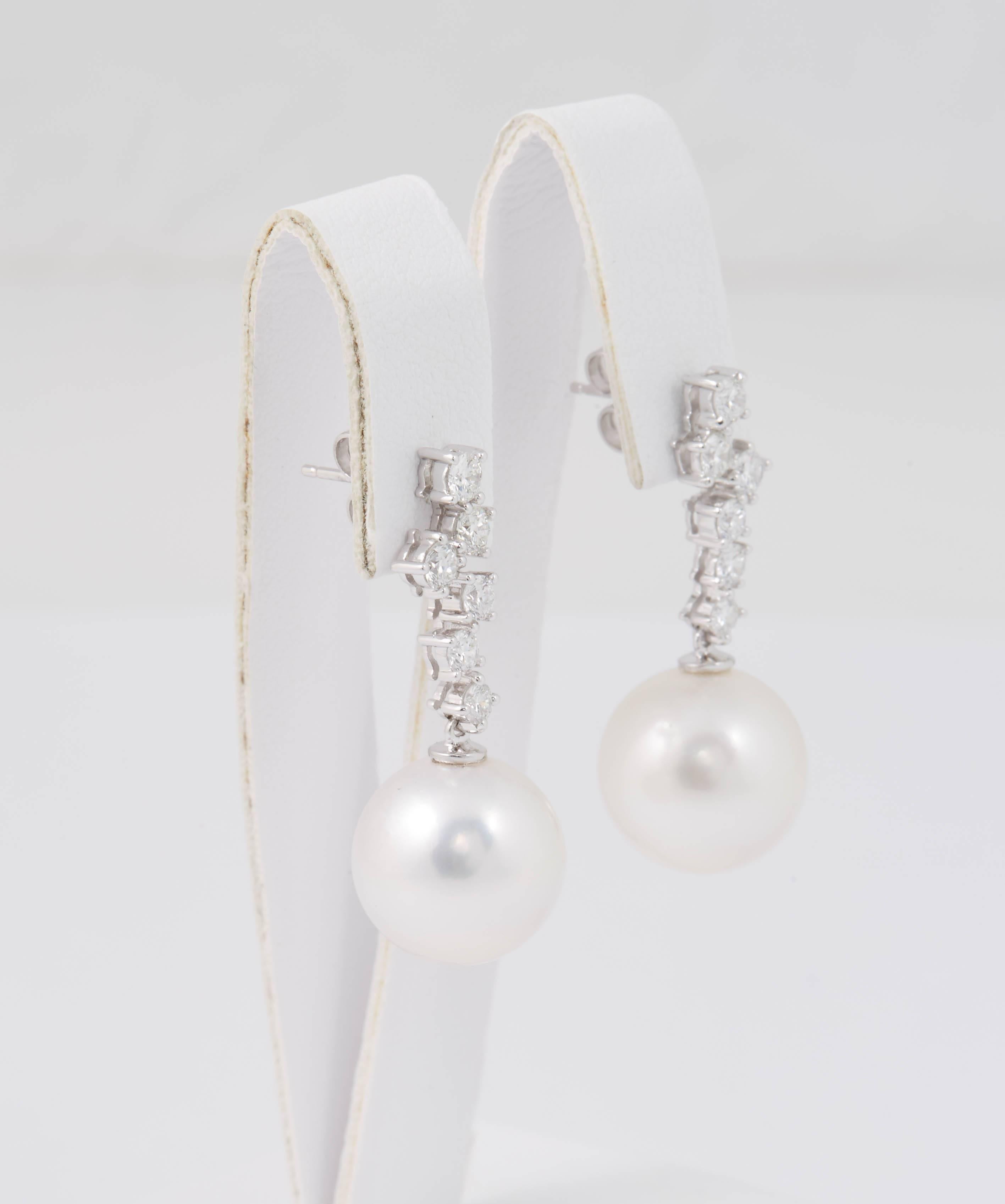 Round Cut Elegant South Sea Pearl and Diamonds Dangle Drop Earrings For Sale