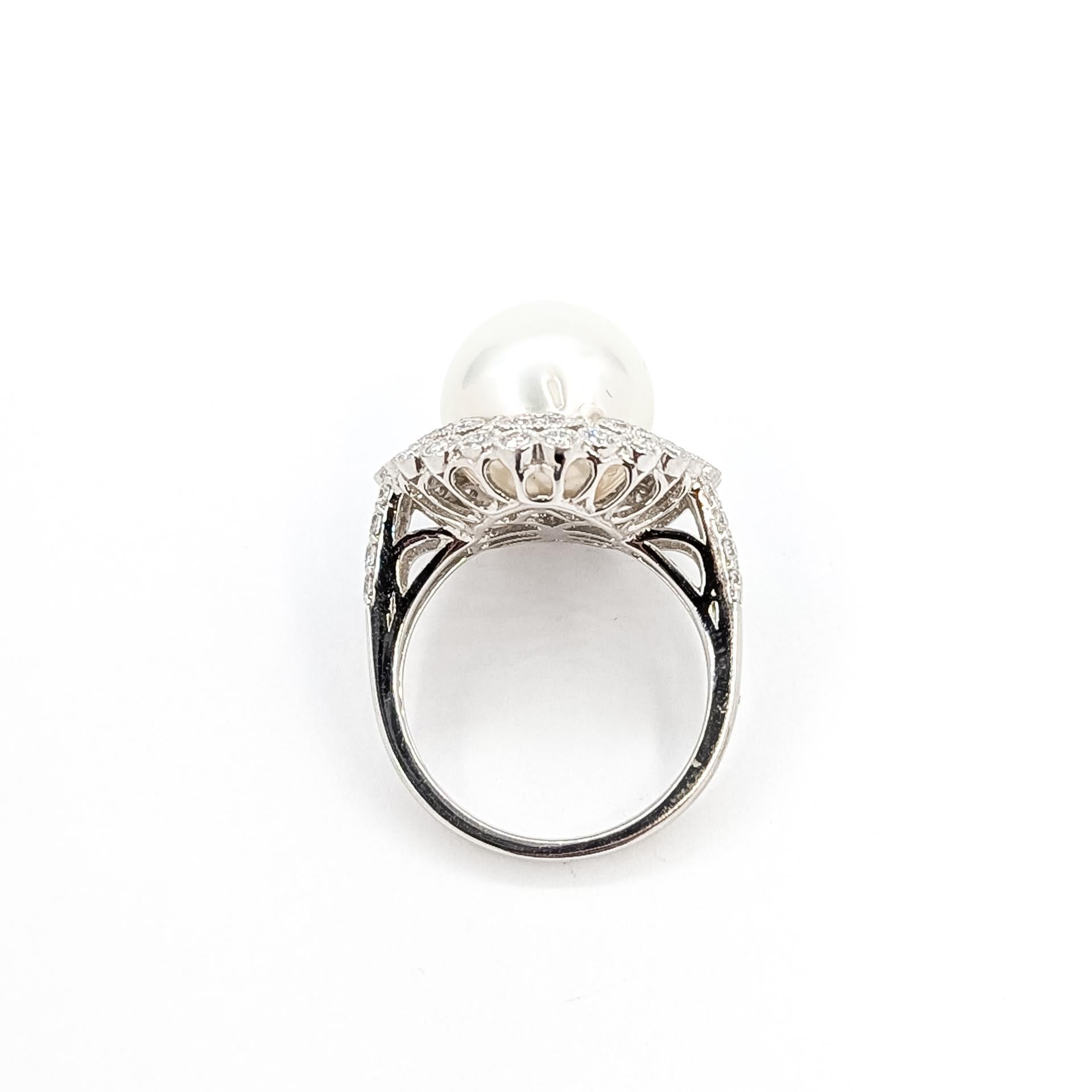 Eleganza dell'anello con perle dei mari del sud e diamanti in platino in vendita 3