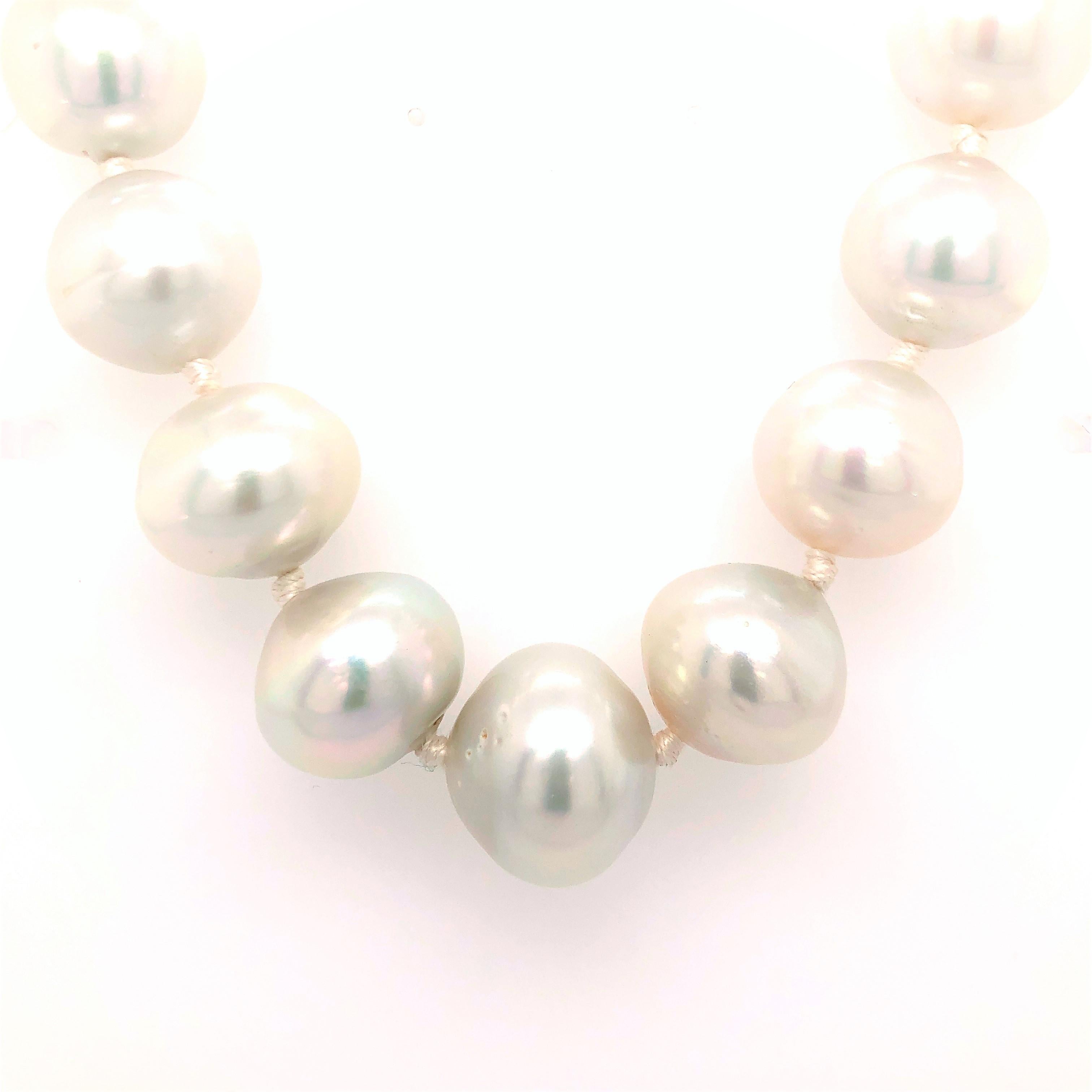 Mixed Cut Elegant South Sea Pearl Beaded Necklace In 18k Gold For Sale