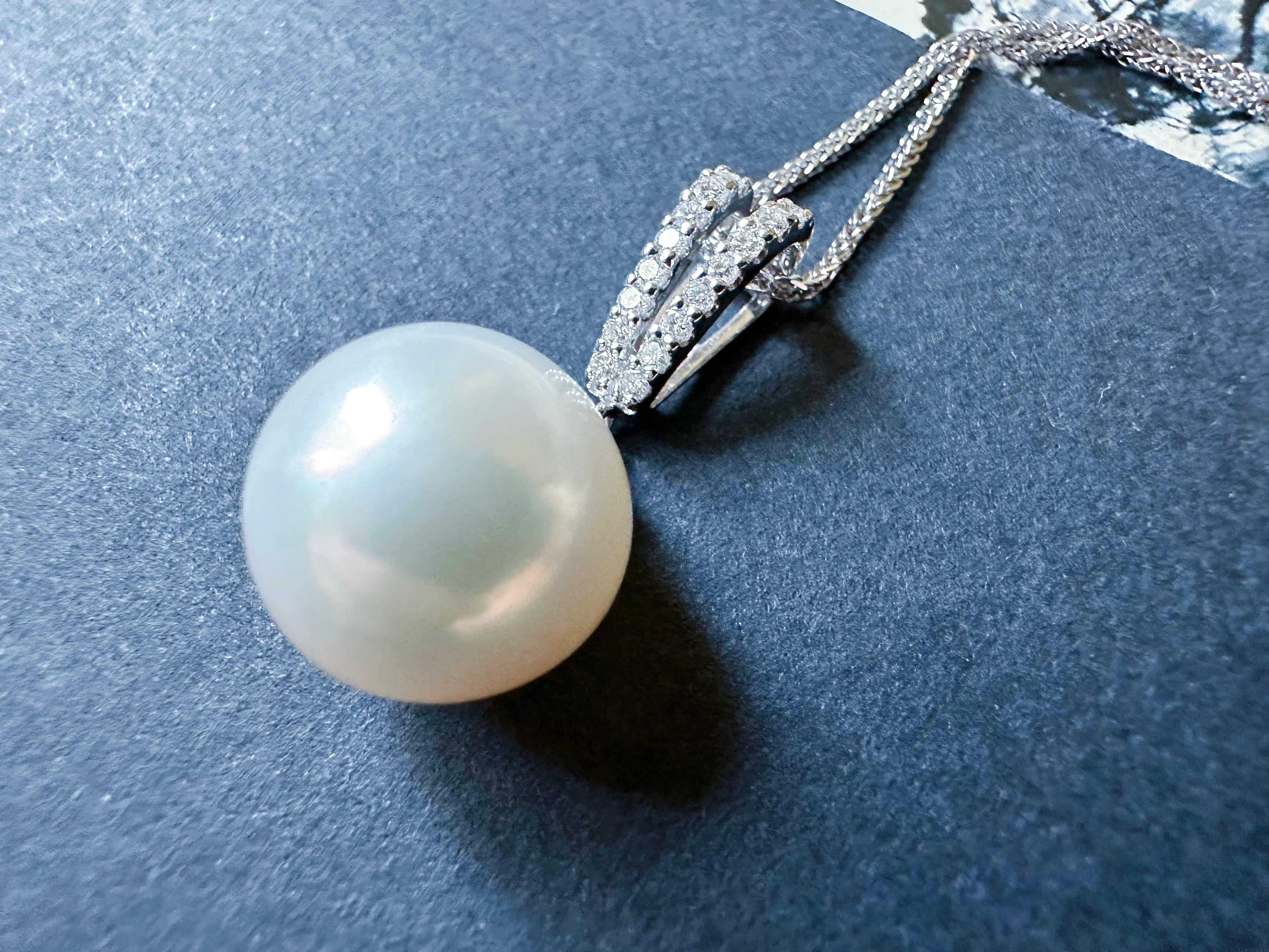 Elegant South Sea Pearl Pendant with Diamond Accents in 18K White Gold en venta 5