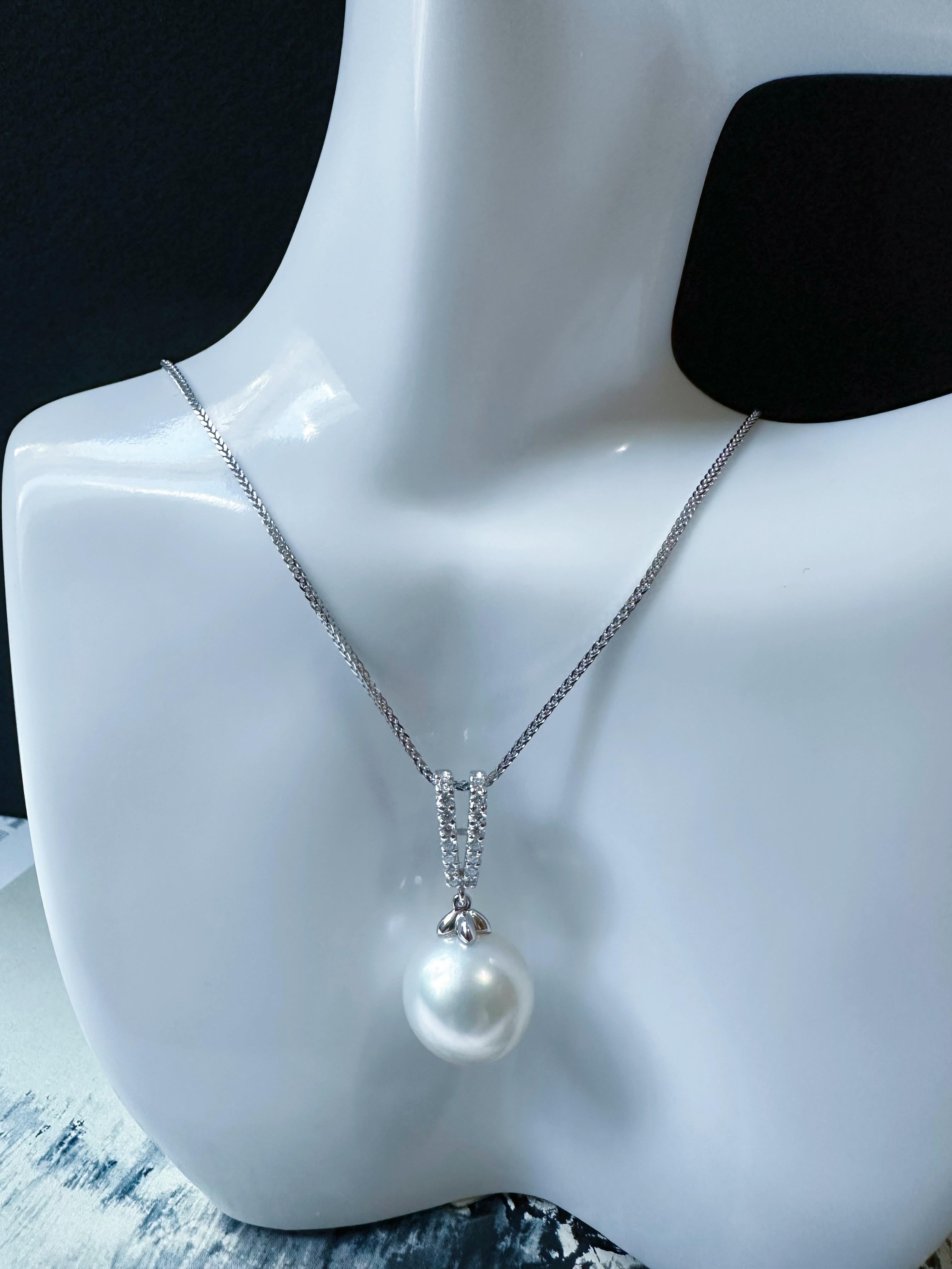 Elegant South Sea Pearl Pendant with Diamond Accents in 18K White Gold en venta 9