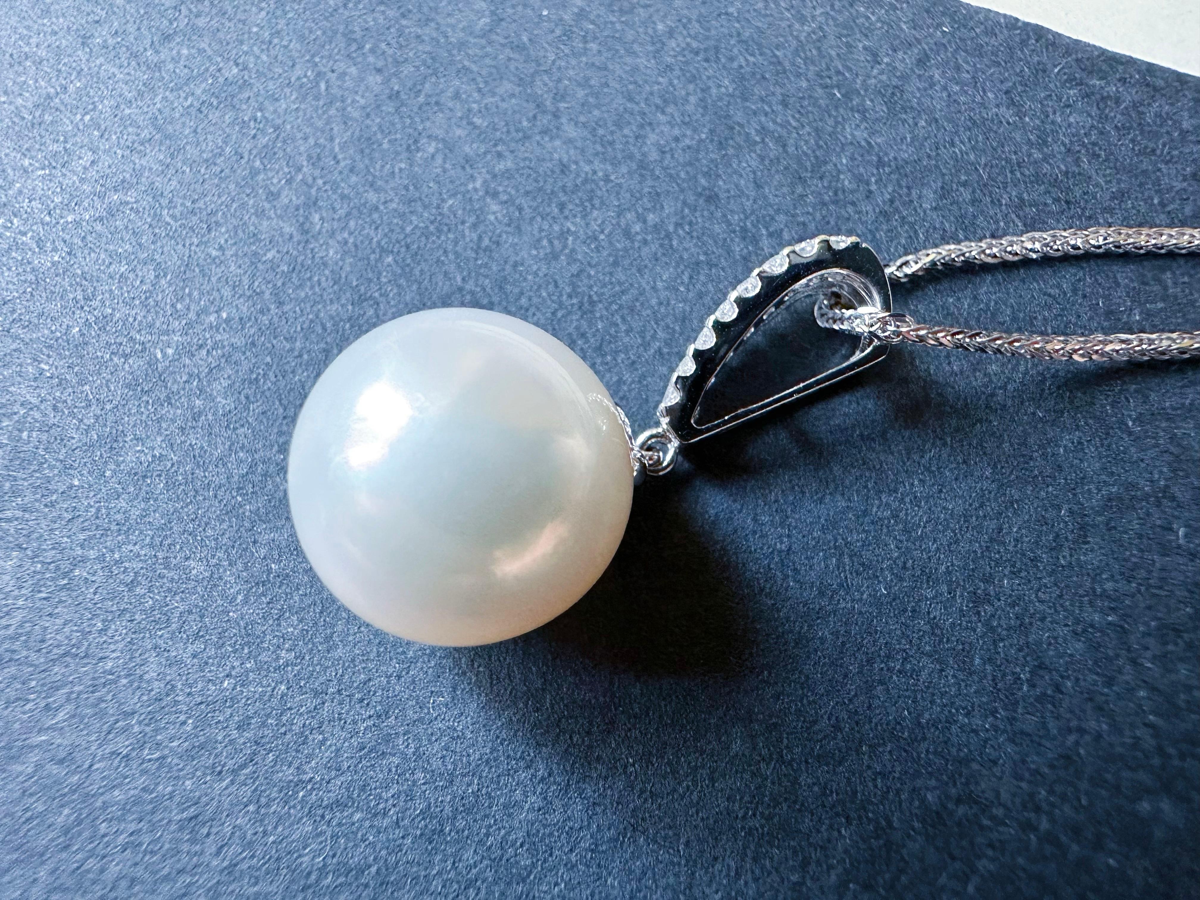Elegant South Sea Pearl Pendant with Diamond Accents in 18K White Gold en venta 2