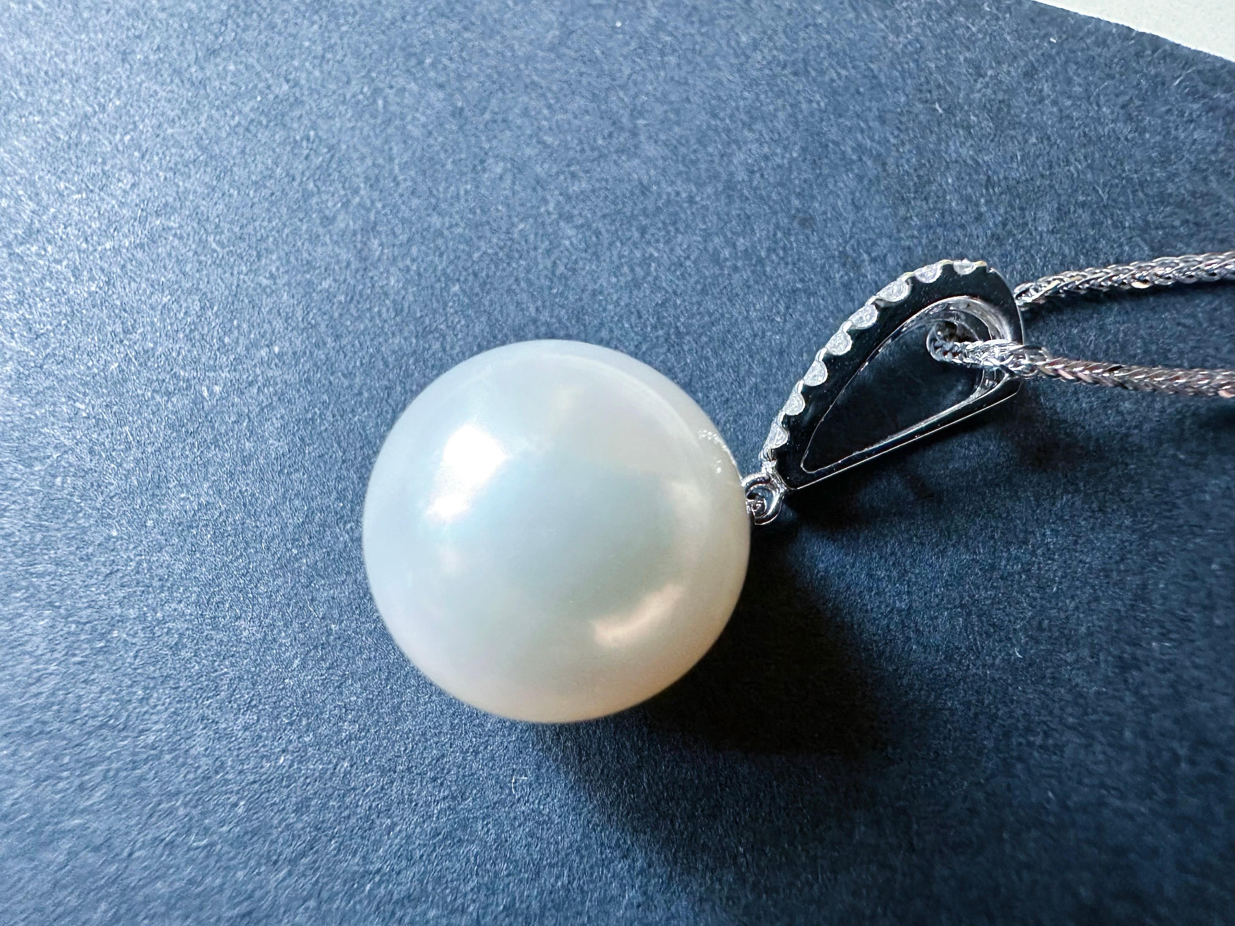 Elegant South Sea Pearl Pendant with Diamond Accents in 18K White Gold en venta 3